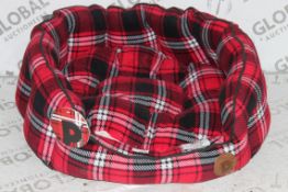 Petface Red Black and White Check Dog Bed RRP £50 (15272) (Public Viewing and Appraisals Available)