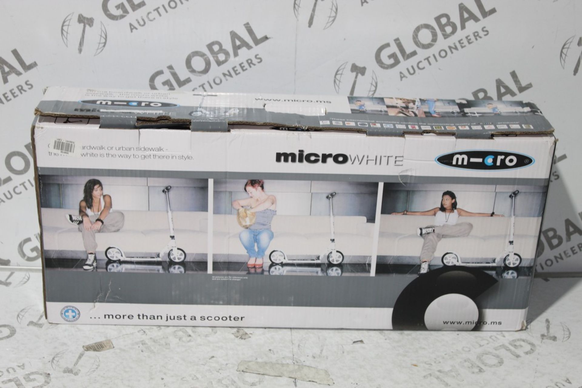 Boxed Micro White Adults Micro Scooter RRP £150 (3468150) (Public Viewing and Appraisals Available)