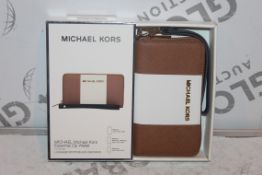 Lot to Contain 10 Boxed Brand New Michael Kors Luggage White Black Iphone 4, 5S and 6 Essential