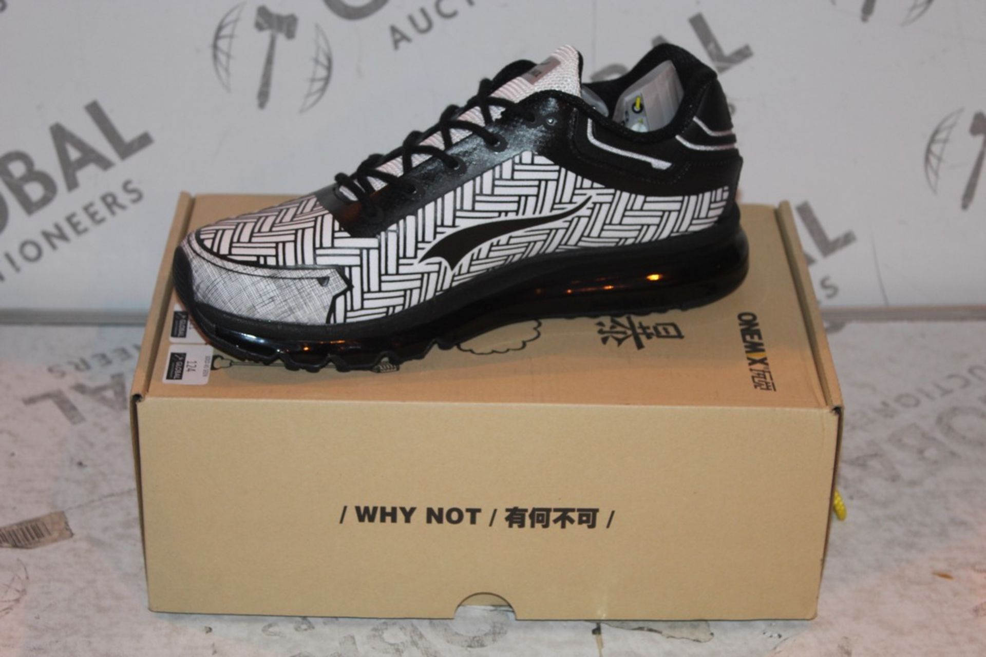 Boxed Brand New Pair of One Mix Size US9.5 Black and White Running Shoes RRP £44.99