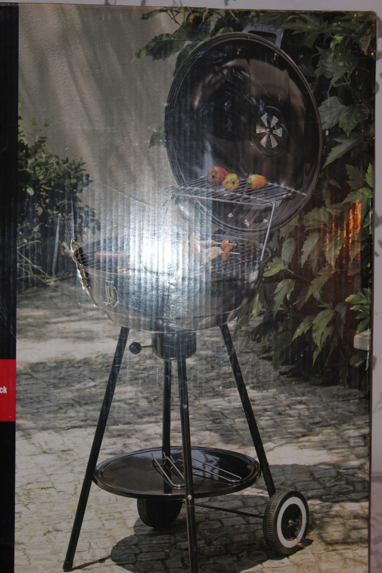 Boxed Expert Grill 43cm Kettle BBQ RRP £65 (Public Viewing and Appraisals Available)