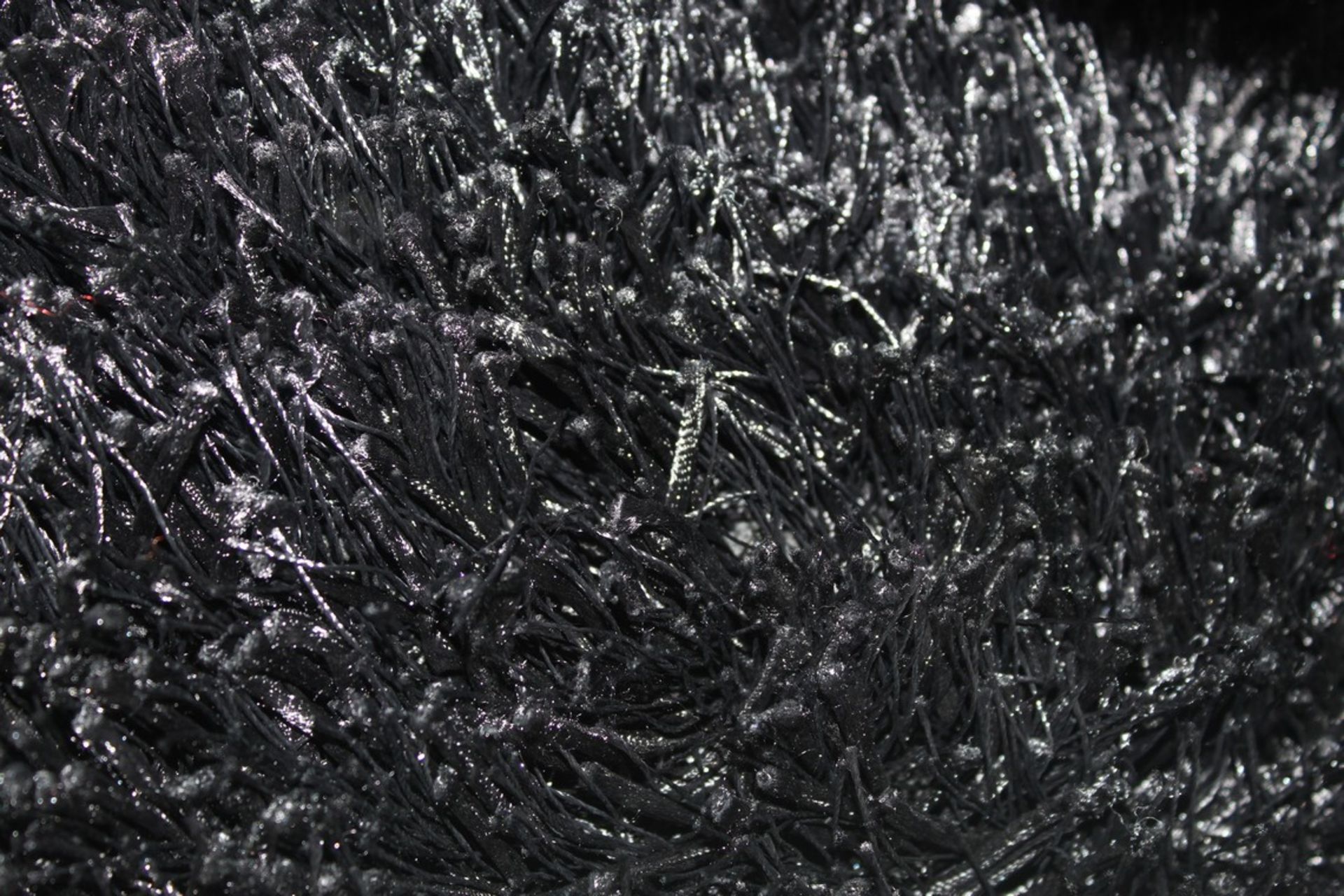 Espirit Black Shaggy Floor Rug RRP £70 (Public Viewing and Appraisals Available)