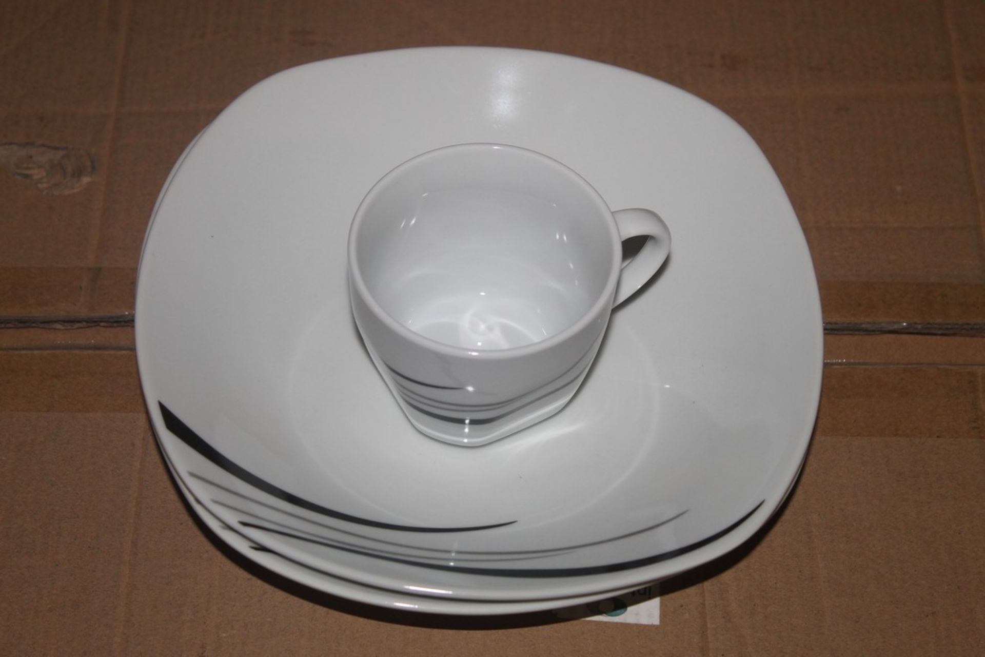 Boxed 62 Piece Dinner Set RRP £50 (Public Viewing and Appraisals Available)