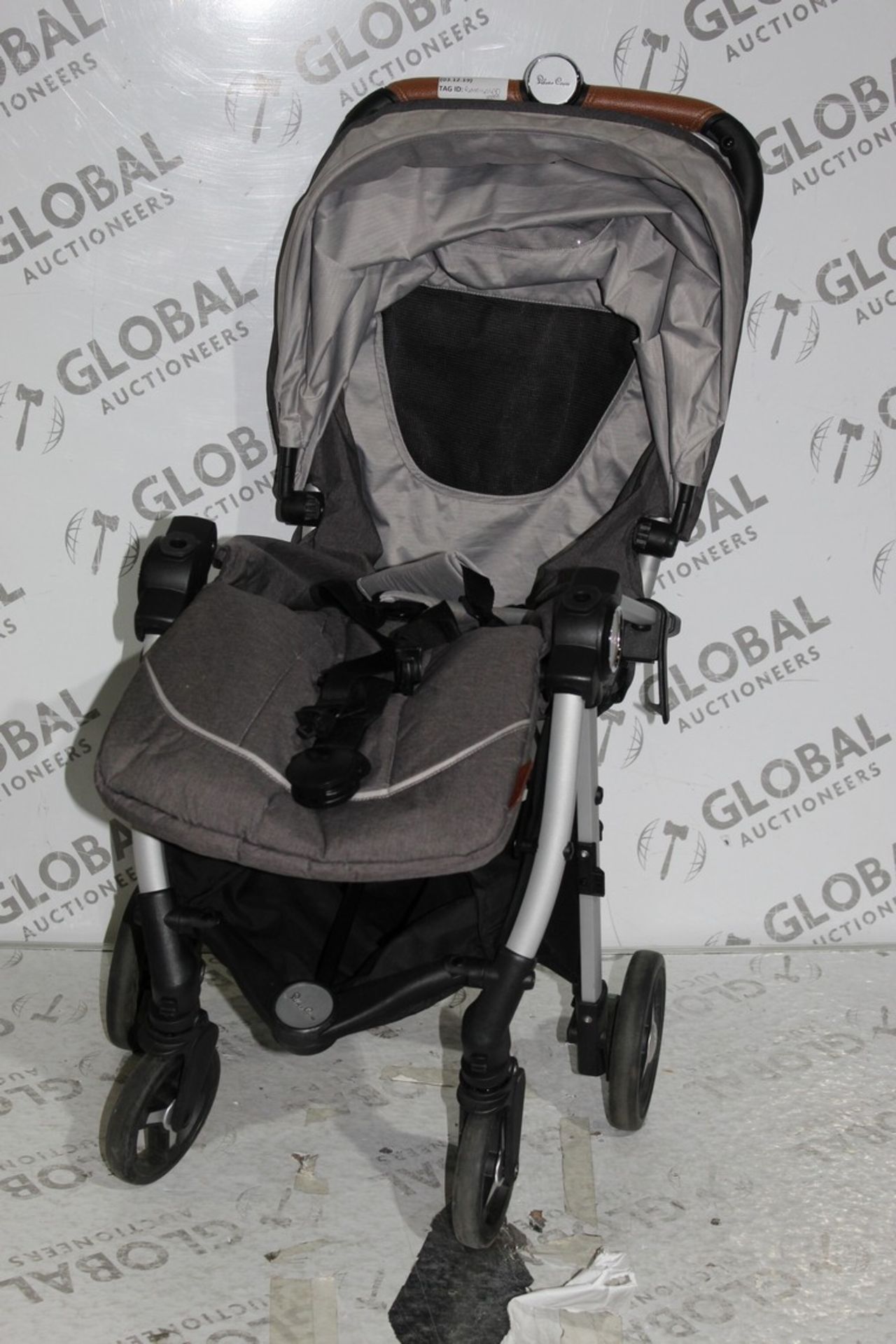 Assorted Silver Cross Compact Strollers in Grey and Black Strollers RRP £200 - £300 (RET00140430)(In