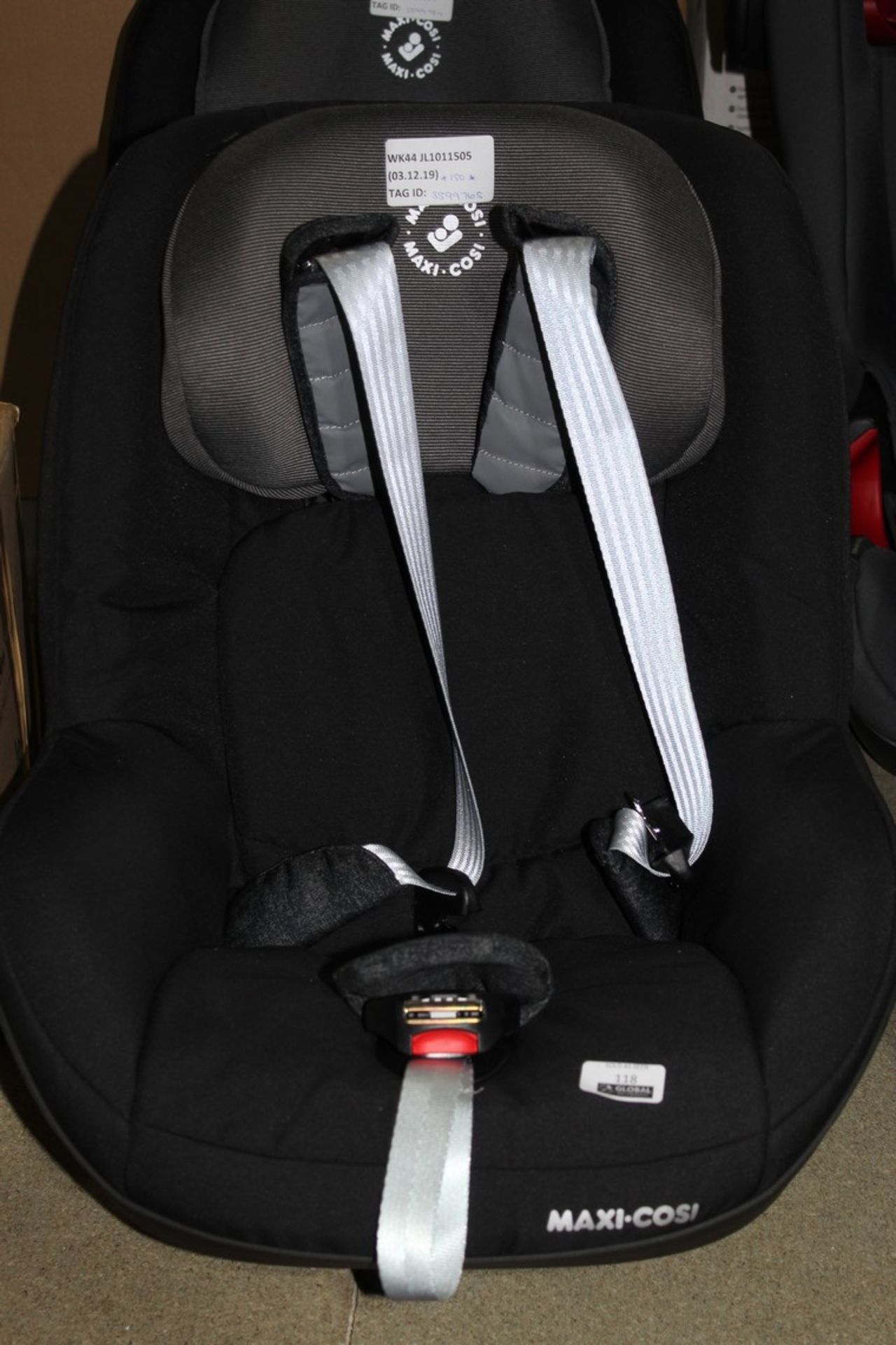 Maxi Cosy Pearl In Car Kids Safety Seat RRP £150 (3599765) (Public Viewing and Appraisals