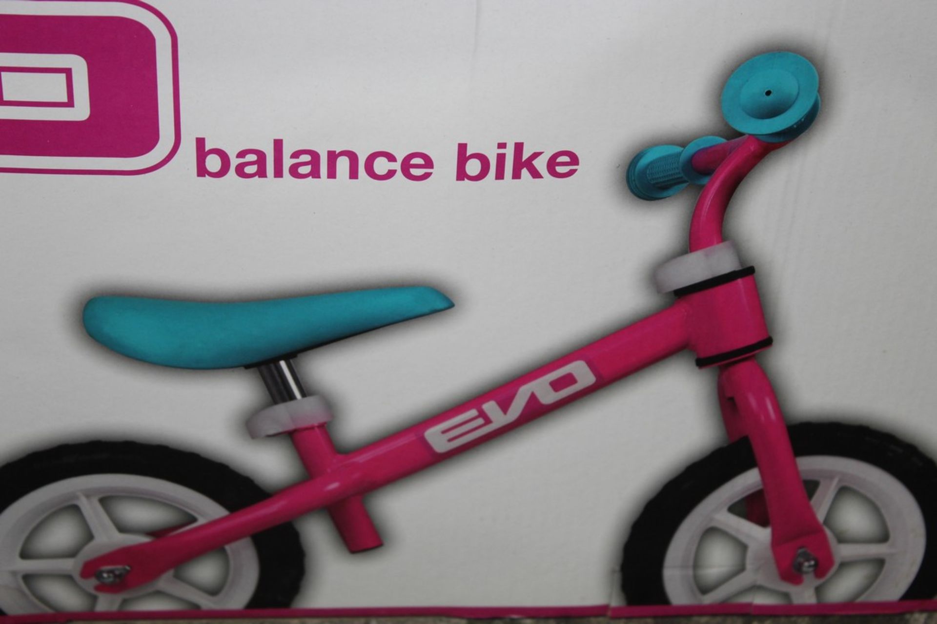 Boxed Evo Kids Balance Bike RRP £50 (Public Viewing and Appraisals Available)