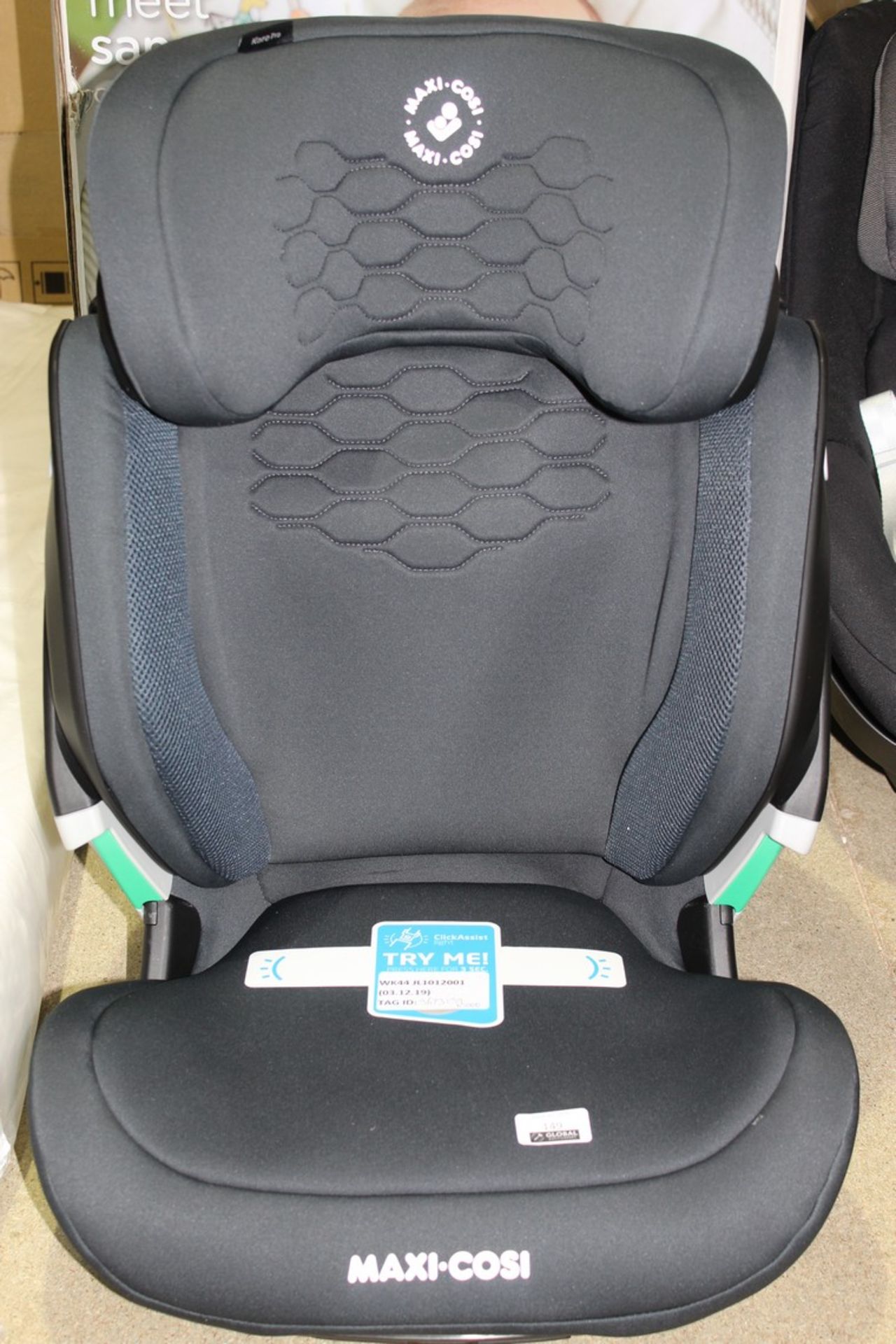 Boxed Maxi Cosy Core Pro Click Assist Light Booster Seat RRP £200 (3673139) (Public Viewing and