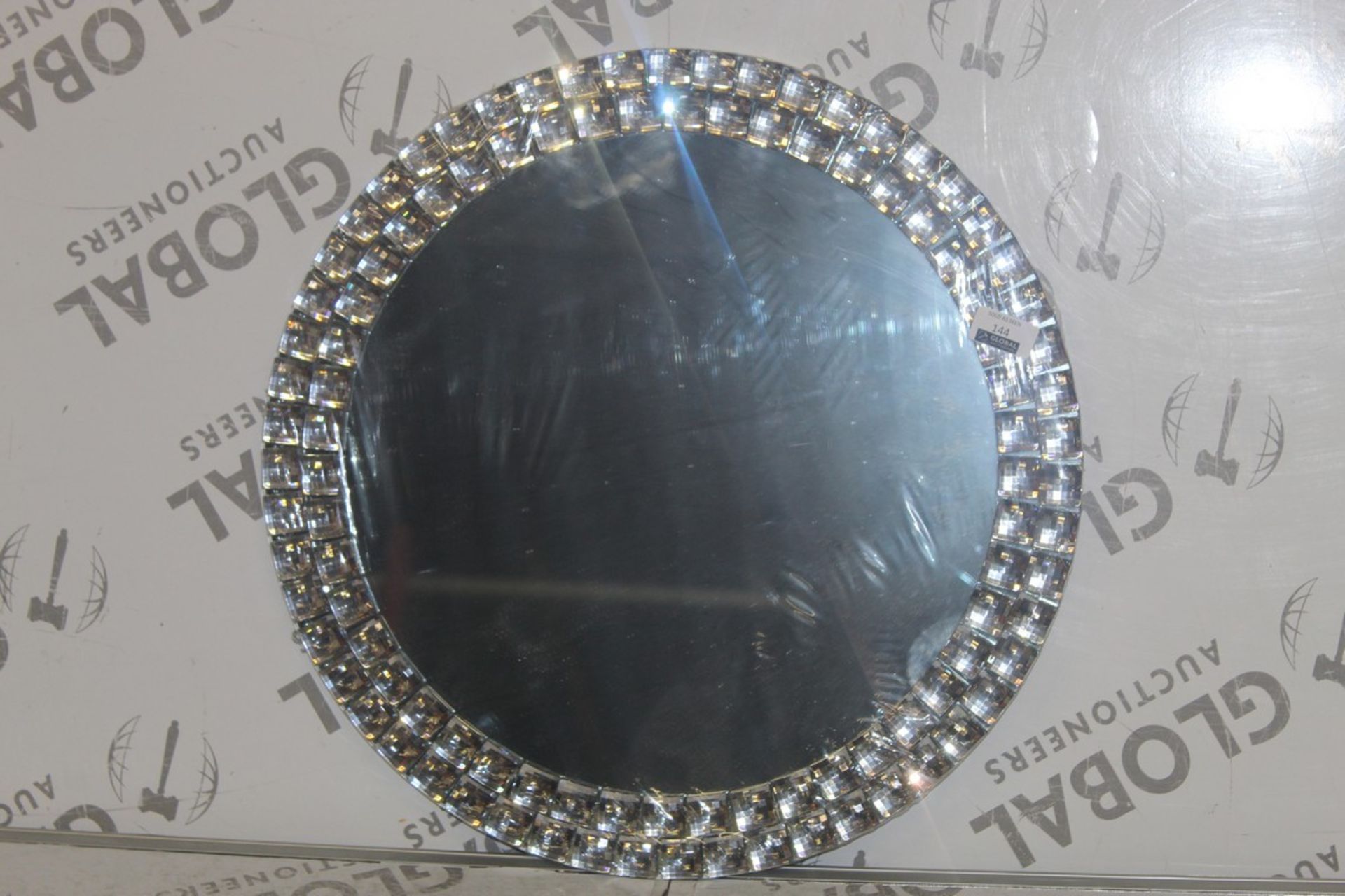 Circular Glass Jewelled Round 50cm Mirror RRP £50 (14799) (Public Viewing and Appraisals Available)