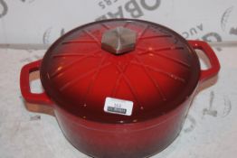 Boxed Vonshef Cast Iron Casserole Dish RRP £60 (16435) (Public Viewing and Appraisals Available)