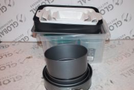Lot to Contain 8 Assorted Roasting Tins, Cake Dishes, Storage Tins and Storage Trays (Public Viewing