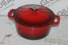 Boxed Vonshef Cast Iron Casserole Dish RRP £50 (16435) (Public Viewing and Appraisals Available)