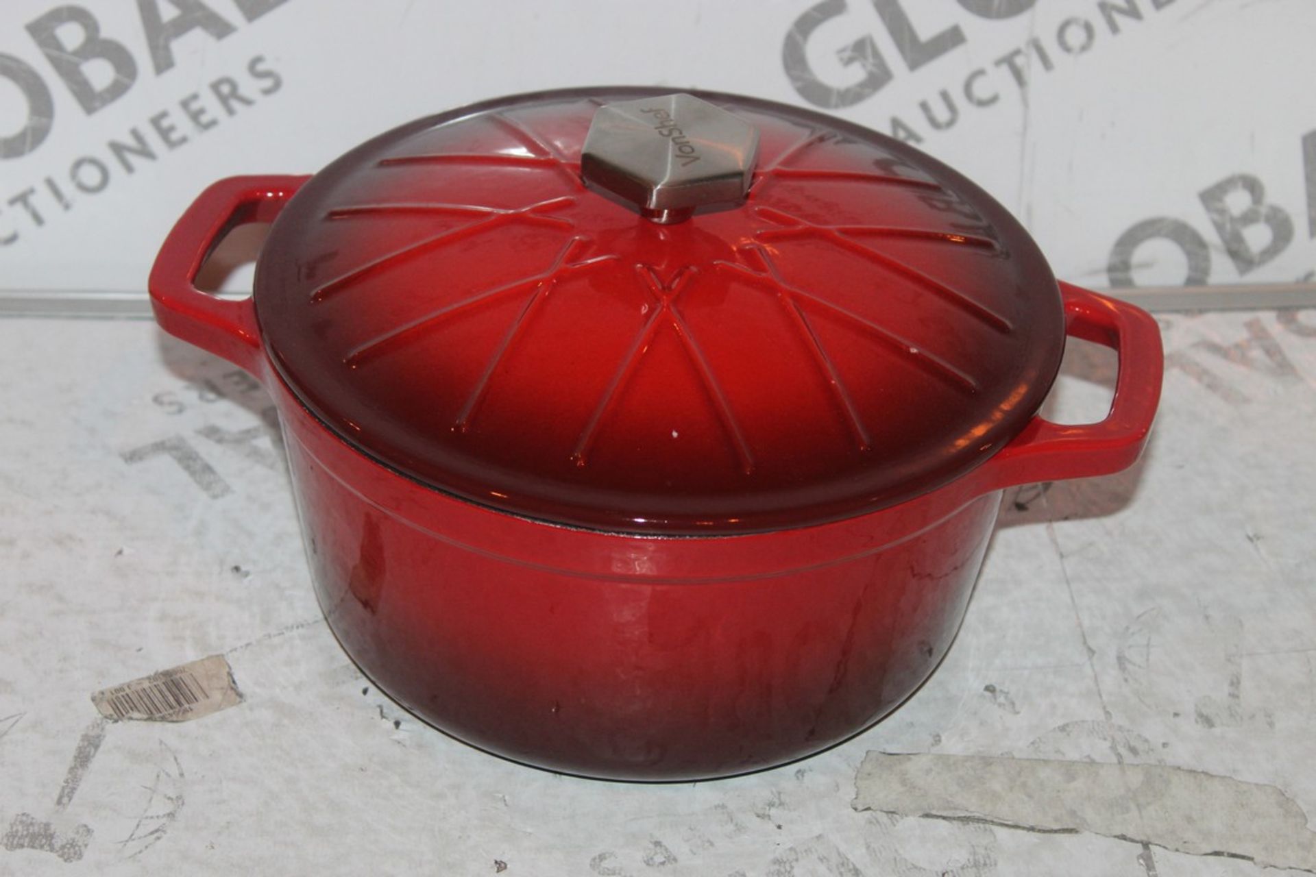 Boxed Vonshef Cast Iron Casserole Dish RRP £50 (16435) (Public Viewing and Appraisals Available)