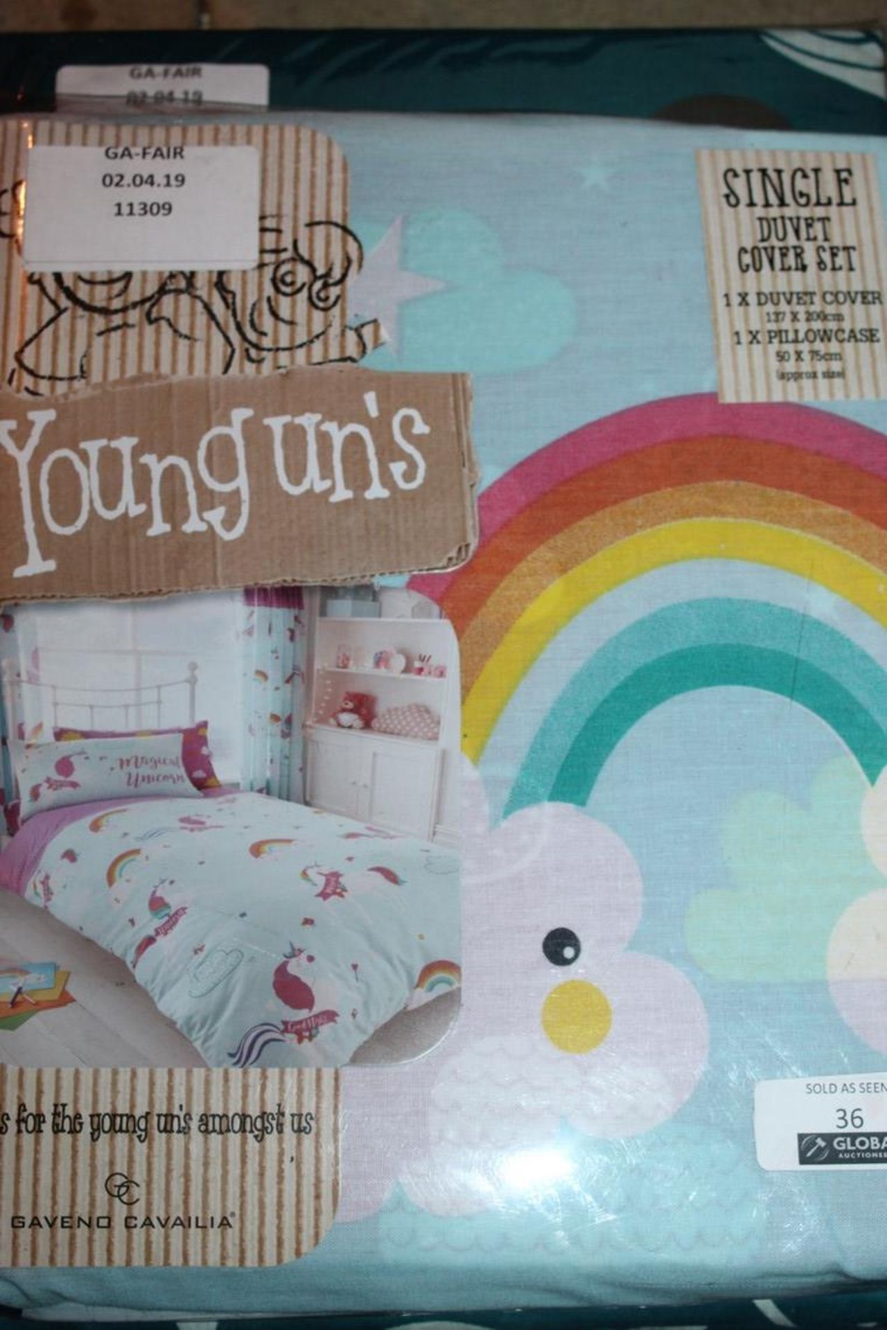 Lot to Contain 3 Assorted Items to Include a Younguns Unicorn Single Duvet Cover Set, Gaveno