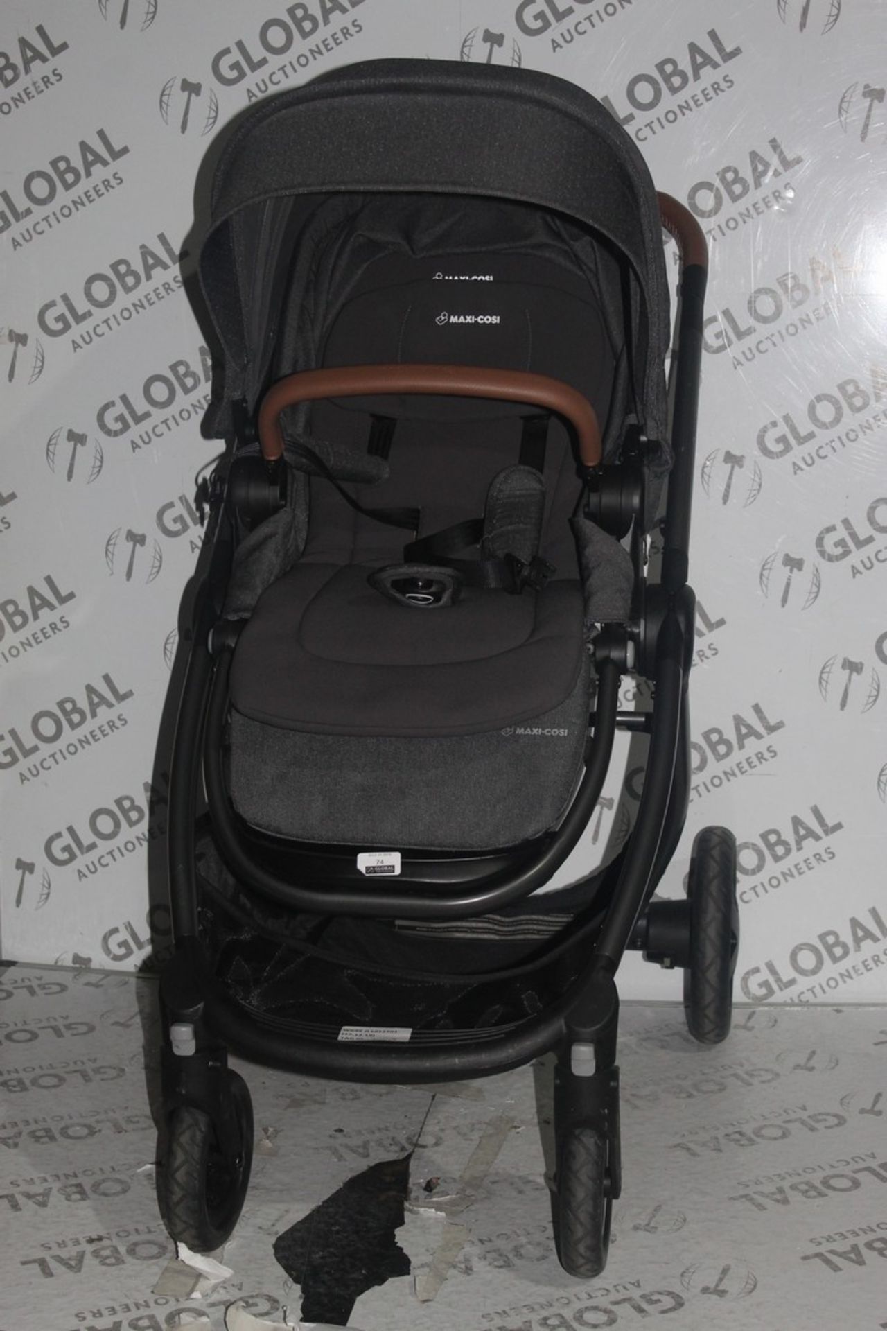 Maxi Cosy and Adora Kids Push Pram RRP £400 (3760006) (Public Viewing and Appraisals Available)