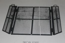 Boxed Modern Vintage Iron and Clay FireGuard RRP £100 (3705148) (Public Viewing and Appraisals