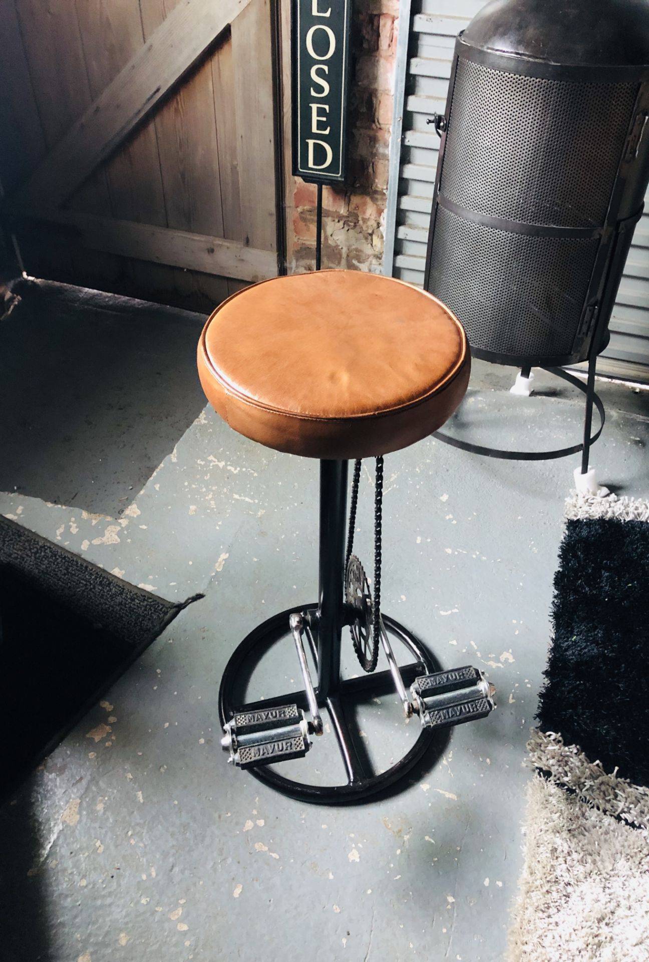 1 X VINTAGE INDUSTRIAL STYLE BAR STOOL WITH CHAIN AND PEDALS