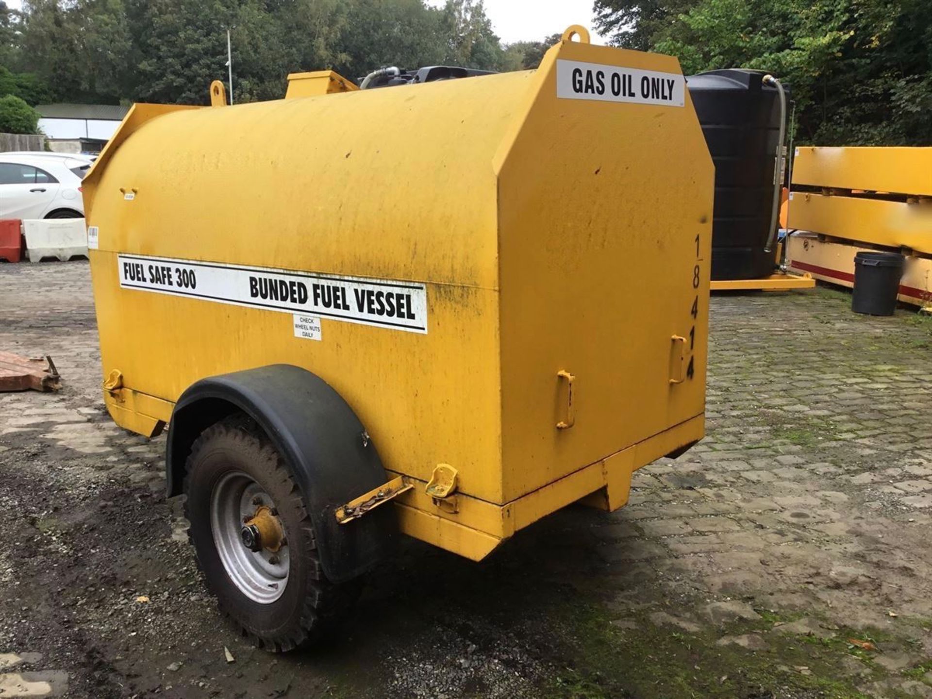 18414 Fuel Safe 300 Towable 500 Gallon Bunded Fuel Bowser c/w 2in Honda Petrol Pump - Image 4 of 6