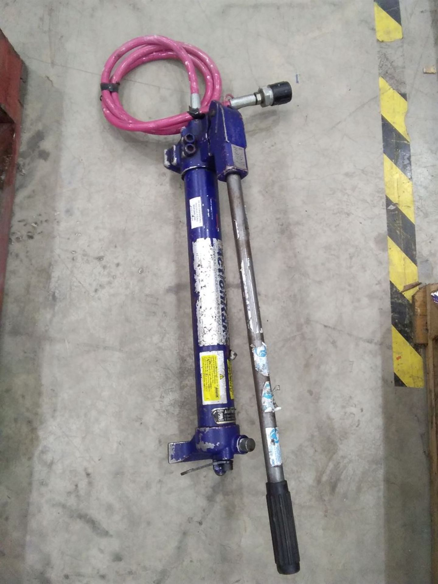 Manual Pump 0.66Ltr Single Act 10- 000psi