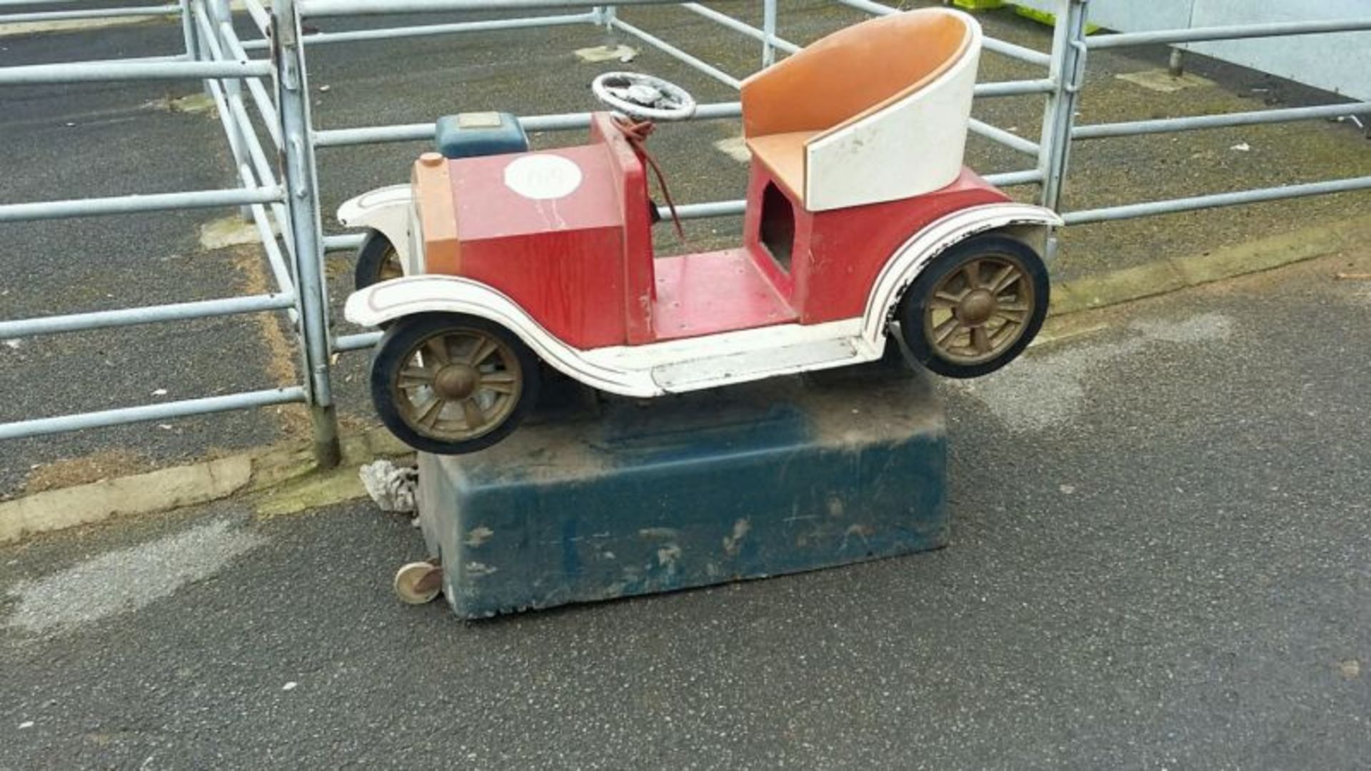 ORIGINAL CHILDS RIDE ON CAR