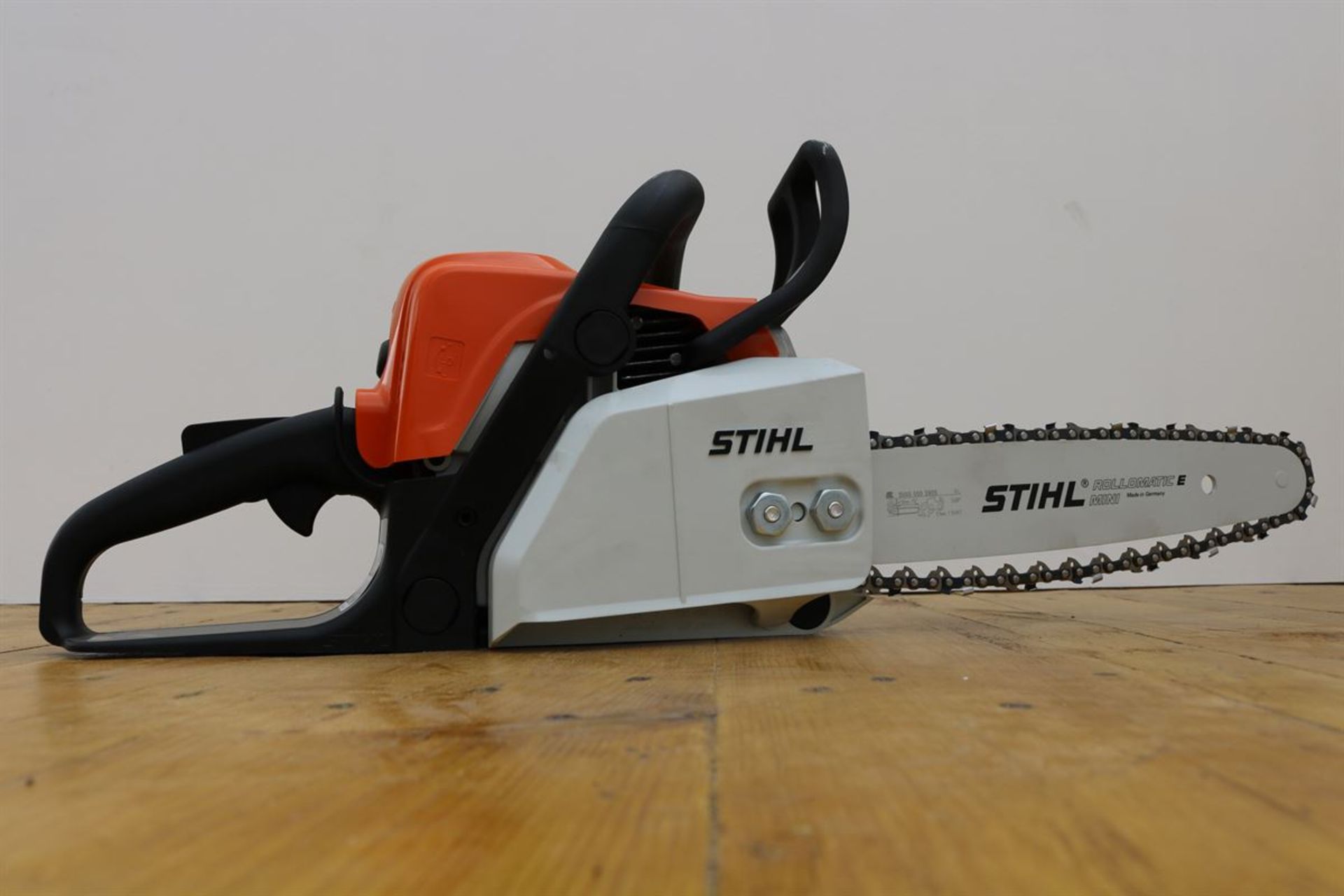 STIHL 30.1cc 14inch Petrol Chainsaw - Image 4 of 6