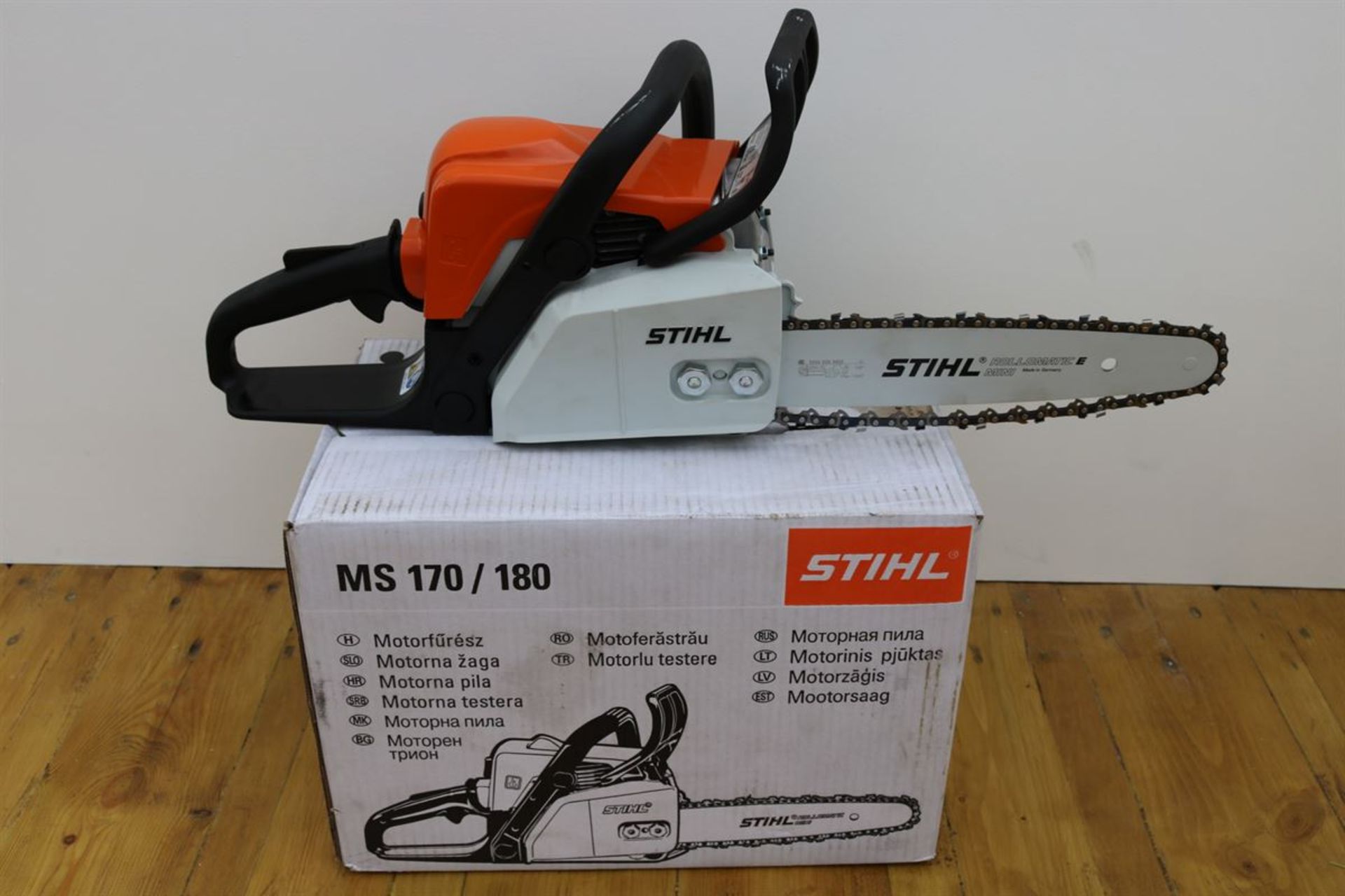 STIHL 30.1cc 14inch Petrol Chainsaw - Image 6 of 6