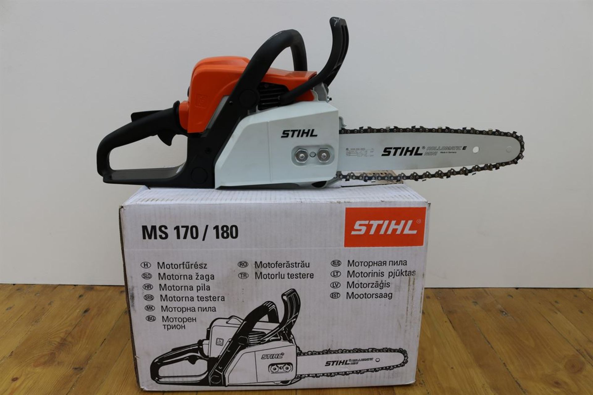 STIHL 30.1cc 14inch Petrol Chainsaw - Image 5 of 6