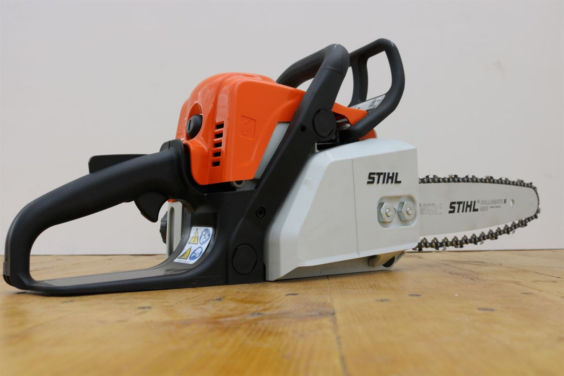 STIHL 30.1cc 14inch Petrol Chainsaw - Image 3 of 6