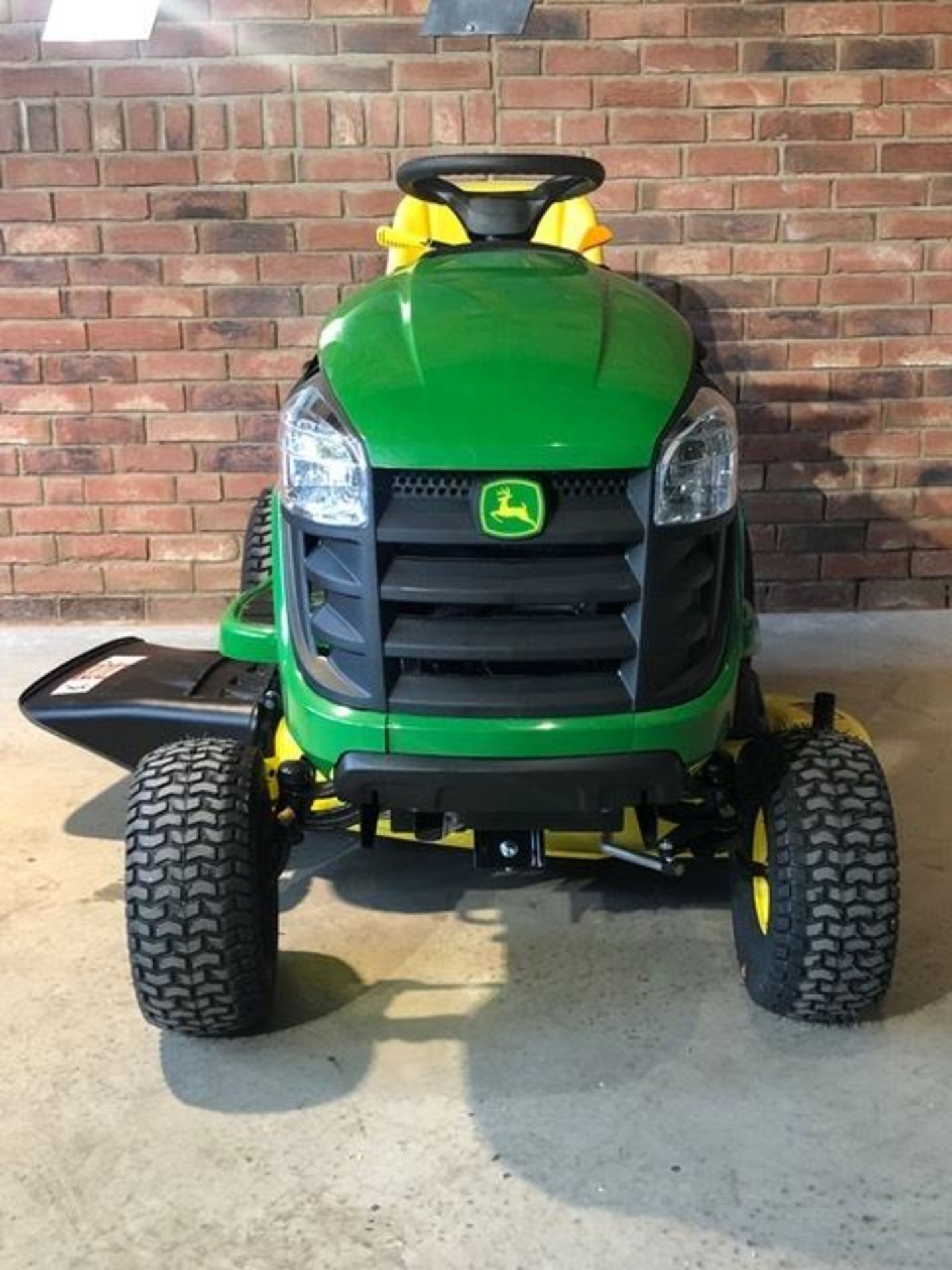 John Deere 42in Ride On Tractor Mower - Image 2 of 3