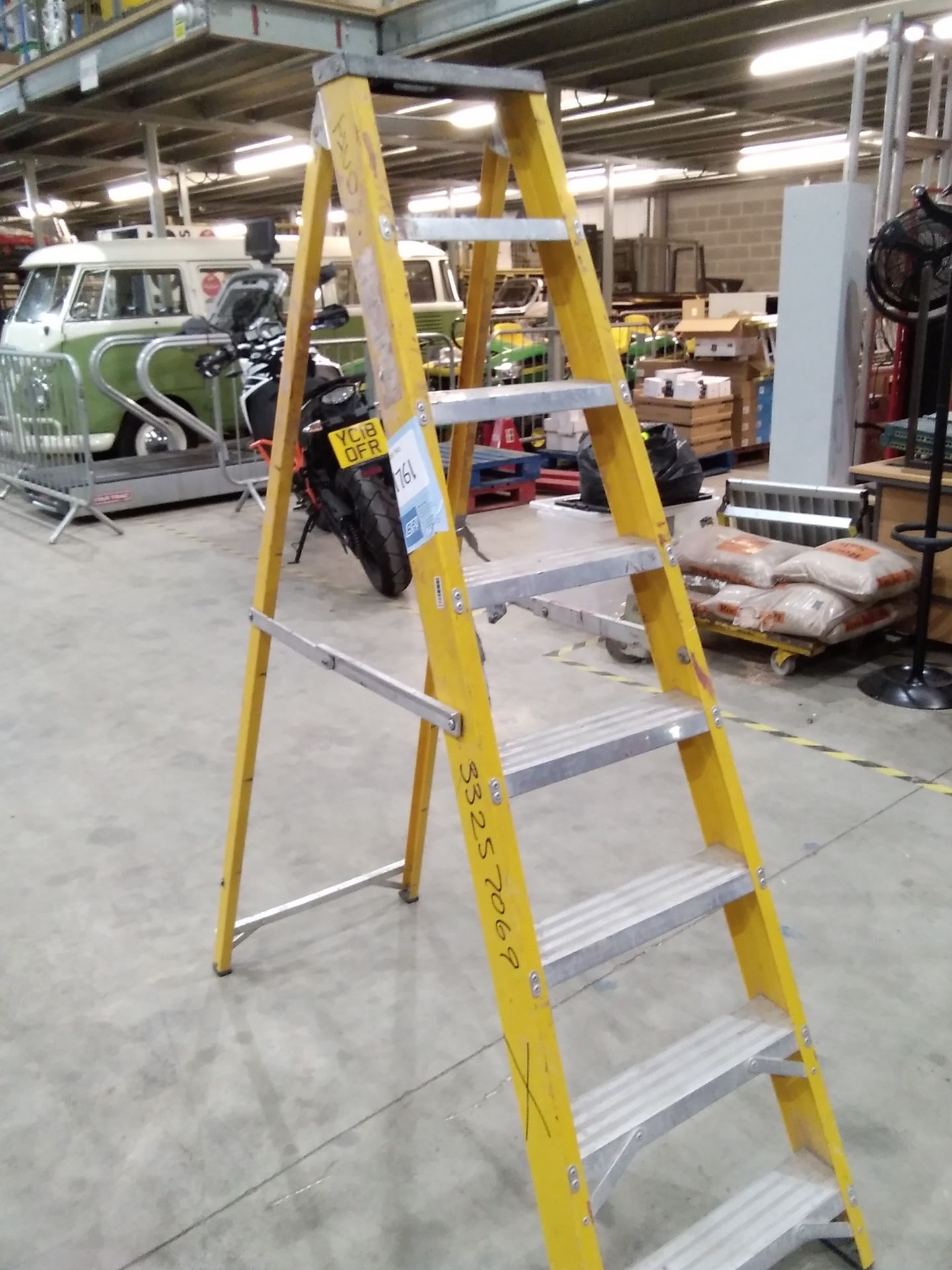 8 Rung Step Ladder . 33257069