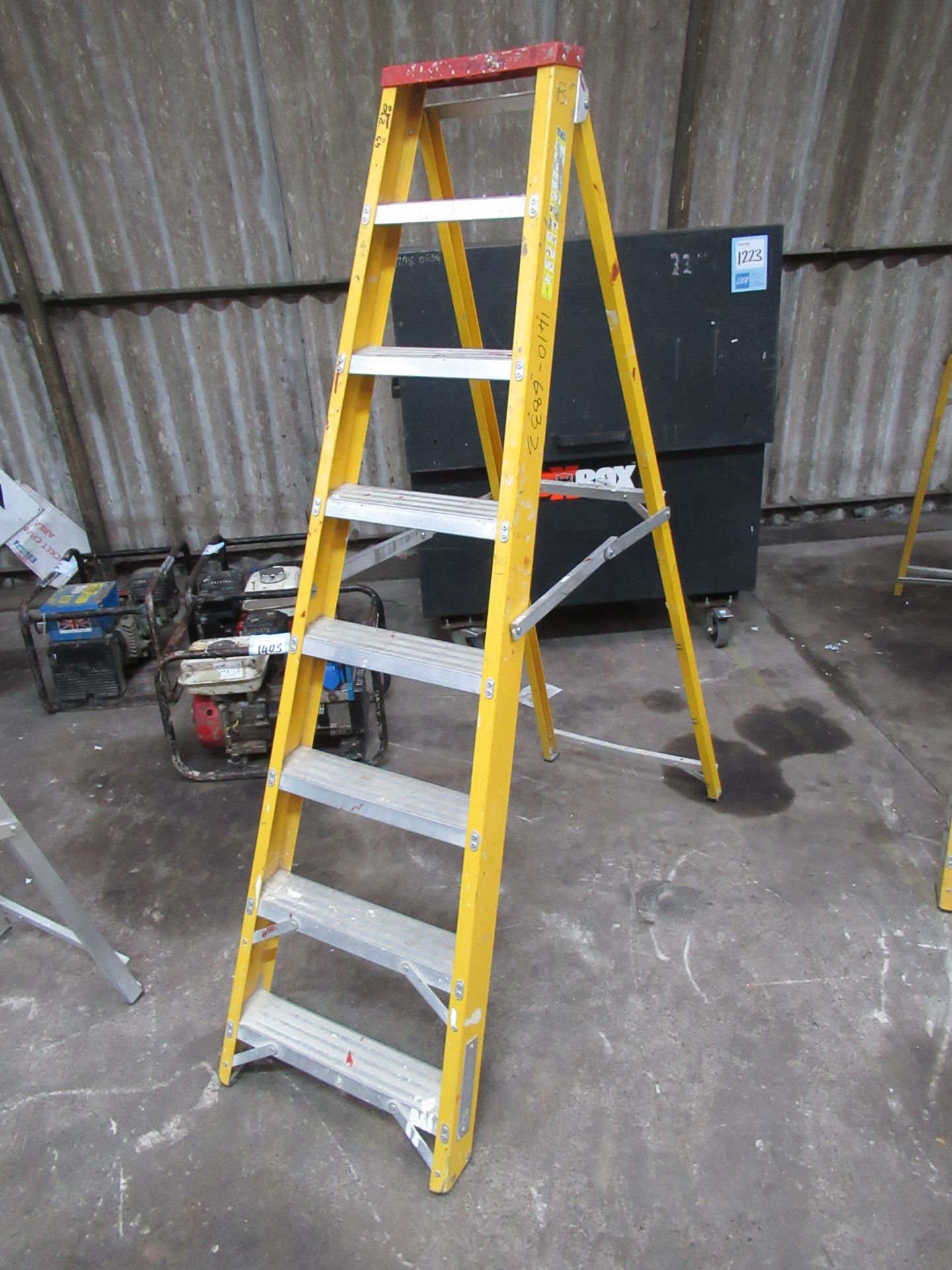 Fibreglass 8 Rise Stepladder