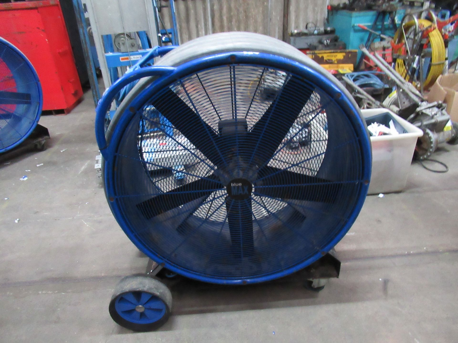 Blue Max 950 Floor Fan 240V - Image 2 of 2