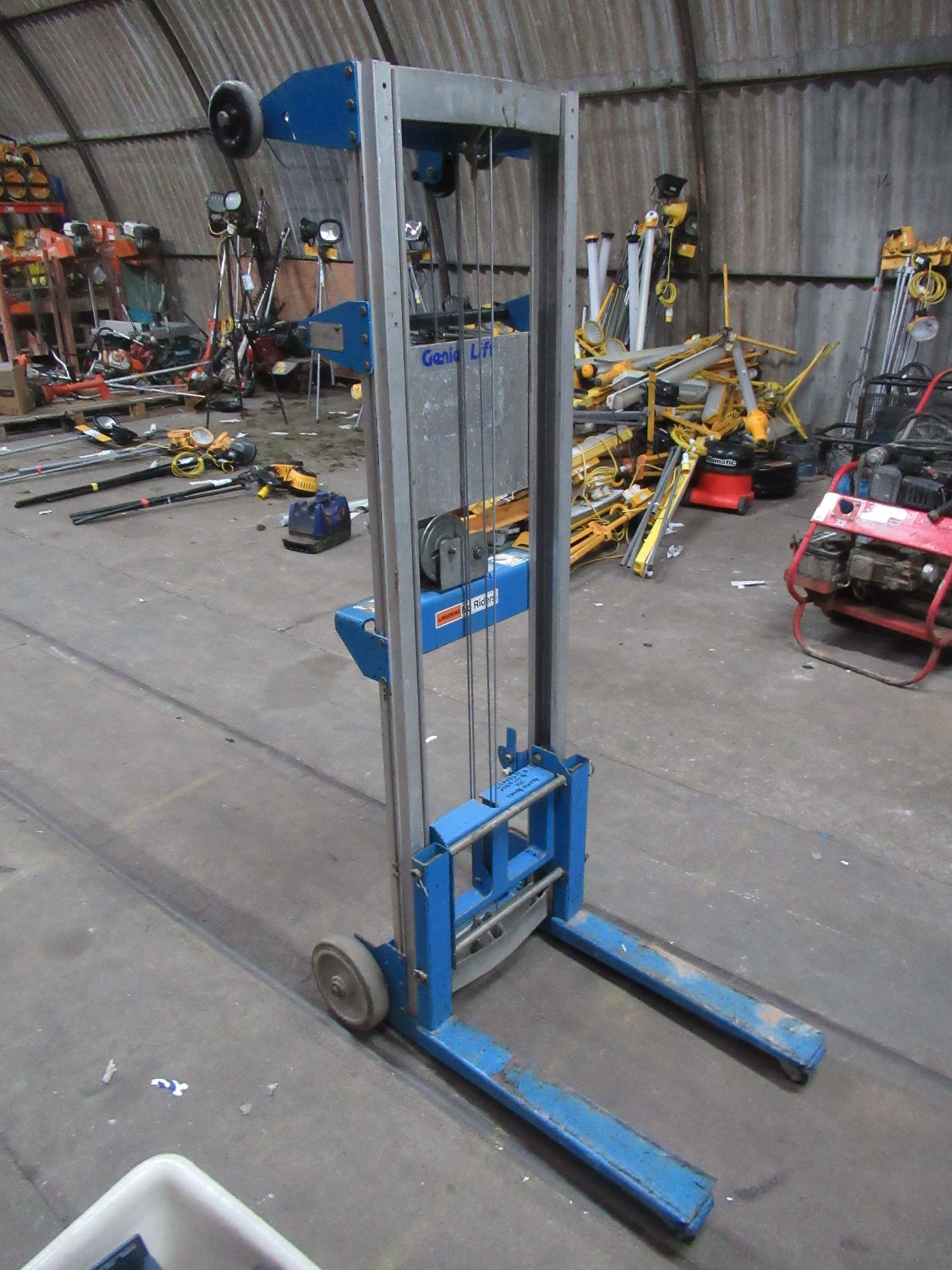 Genie Lift Materials Lift 181kg