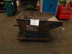 Metal waste tipping skip