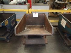 Metal waste tipping skip