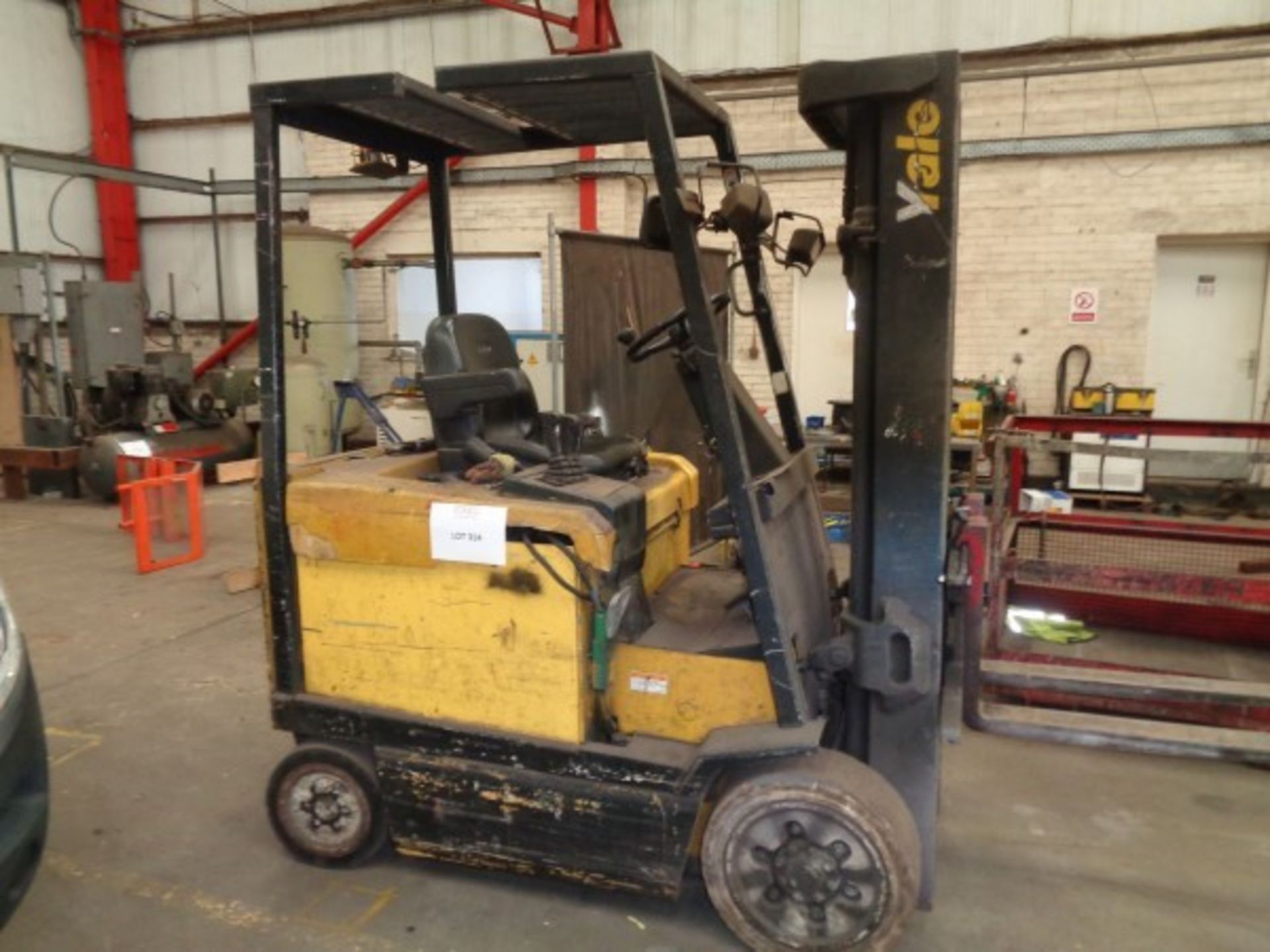 Yale 2.5 model epic, 2.5 tonne electric forklift truck and charger, Year. 1994