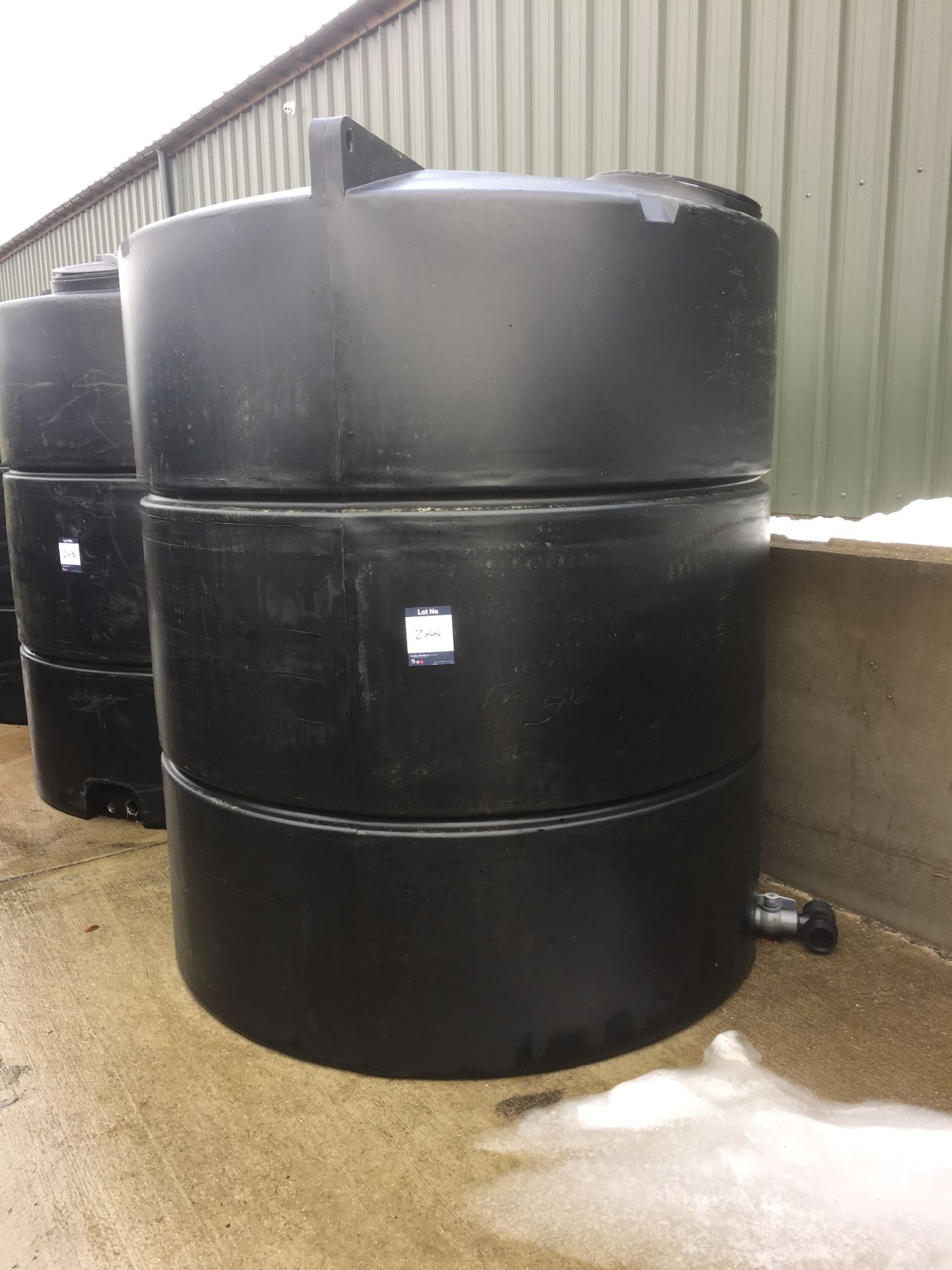 Rigid plastic c. 400 litre water tank (no lid)