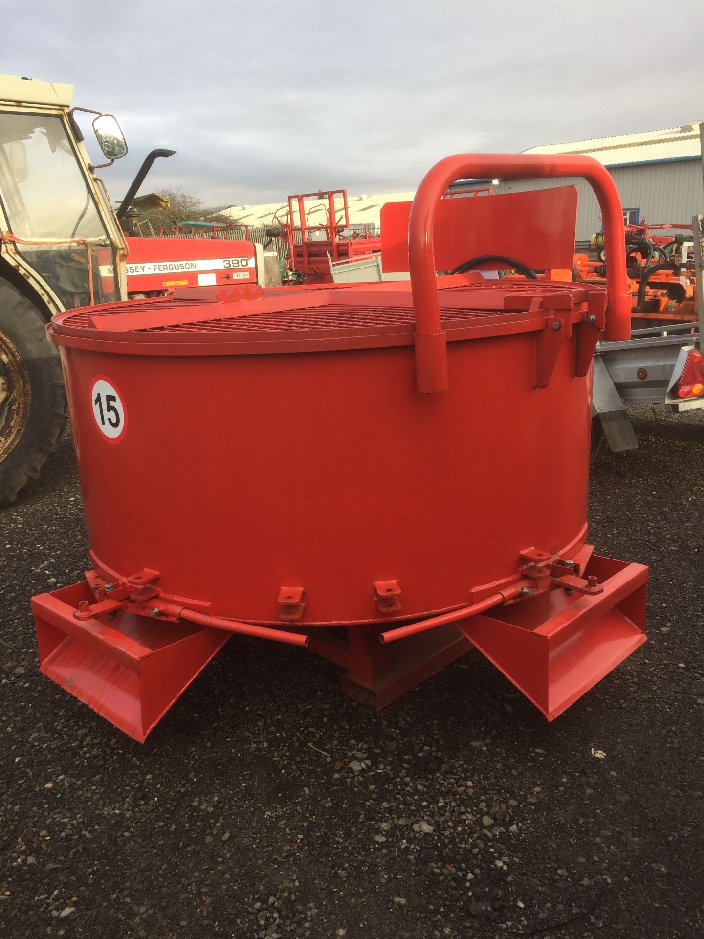 Jarmet 1200 ltr pan mixer with hydraulic drive and twin shutes (unused), Serial No. H006 - Bild 2 aus 2