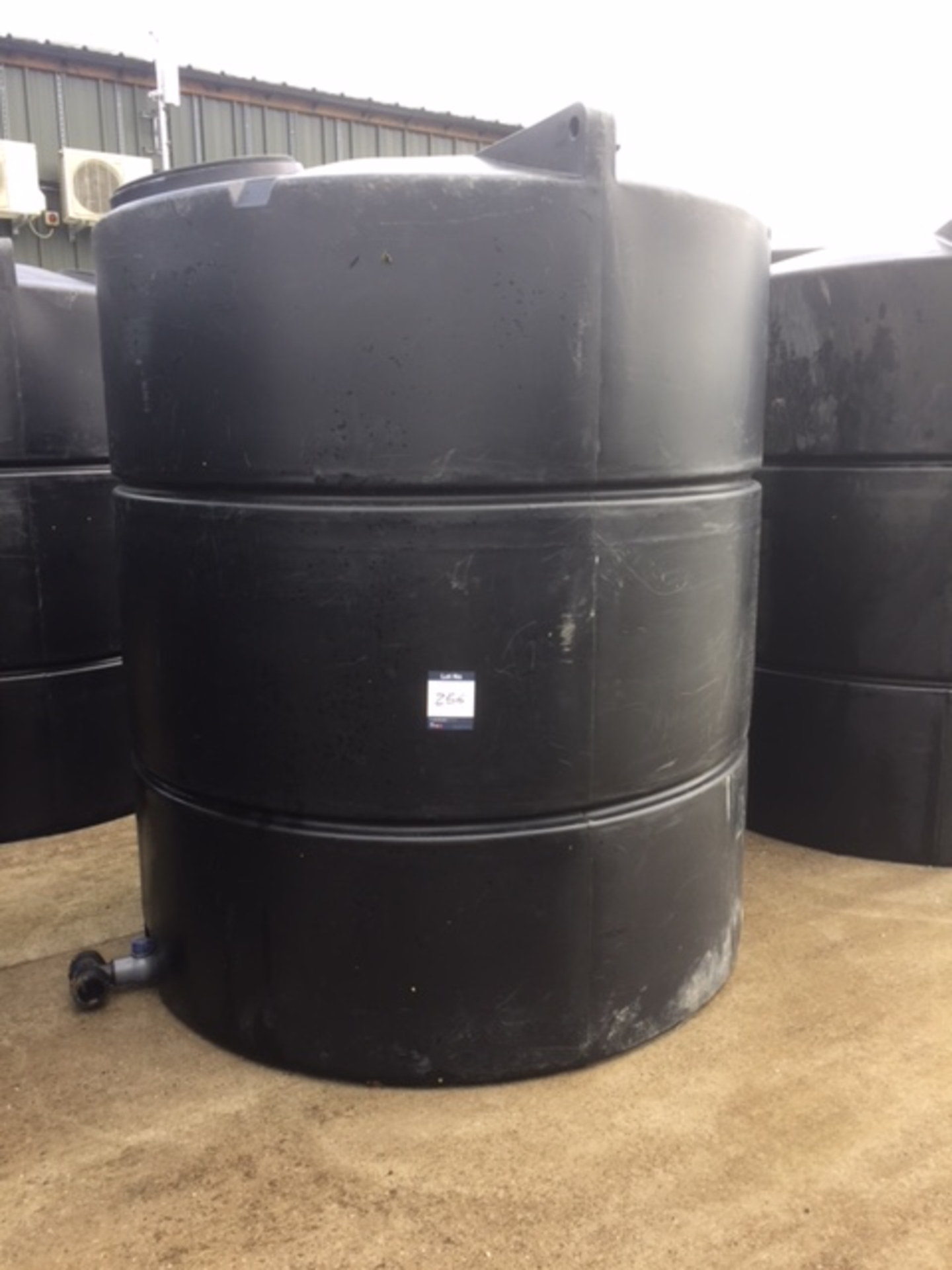 Rigid plastic c. 400 litre water tank (no lid)