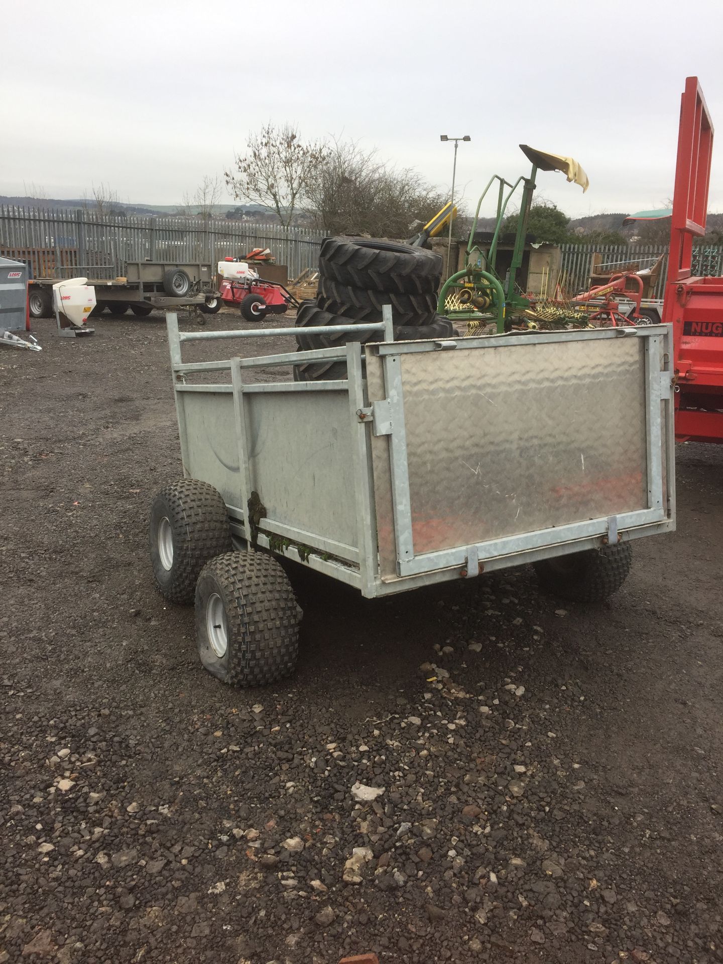 Make unknown 6' x 3' twin axle sheep trailer - Image 2 of 2