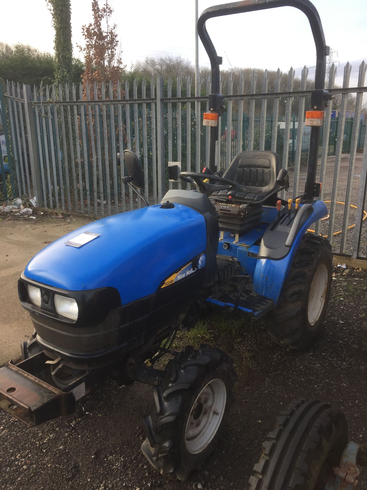 New Holland TC24D 4wd mini tractor,Registration No. VX07 DPK (2007) Hours: 1538 - Image 2 of 3