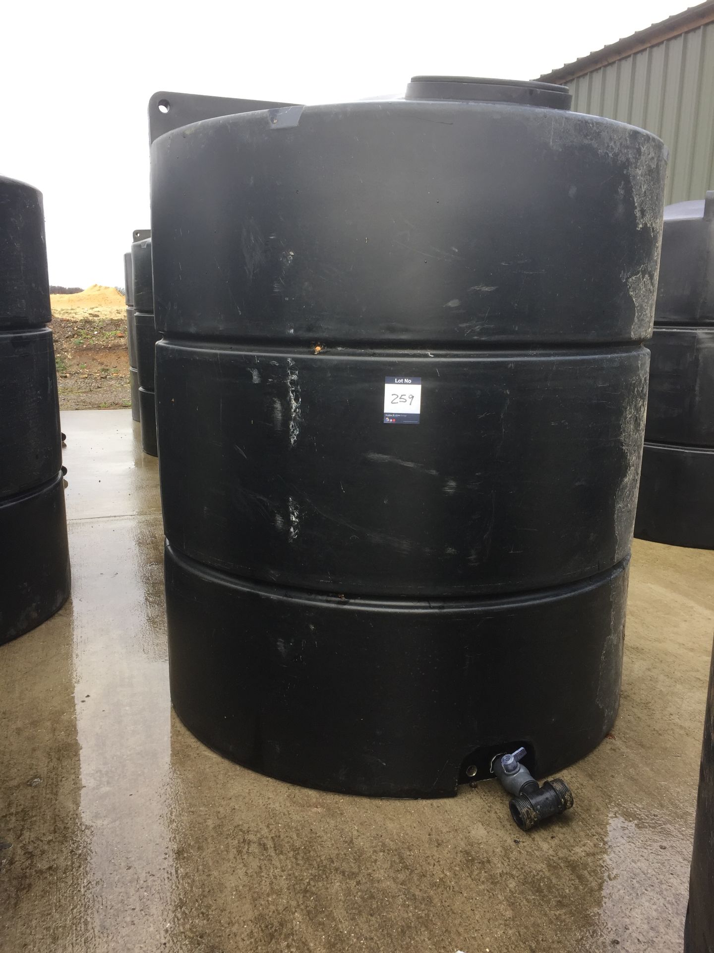 Rigid plastic c. 400 litre water tank (no lid)