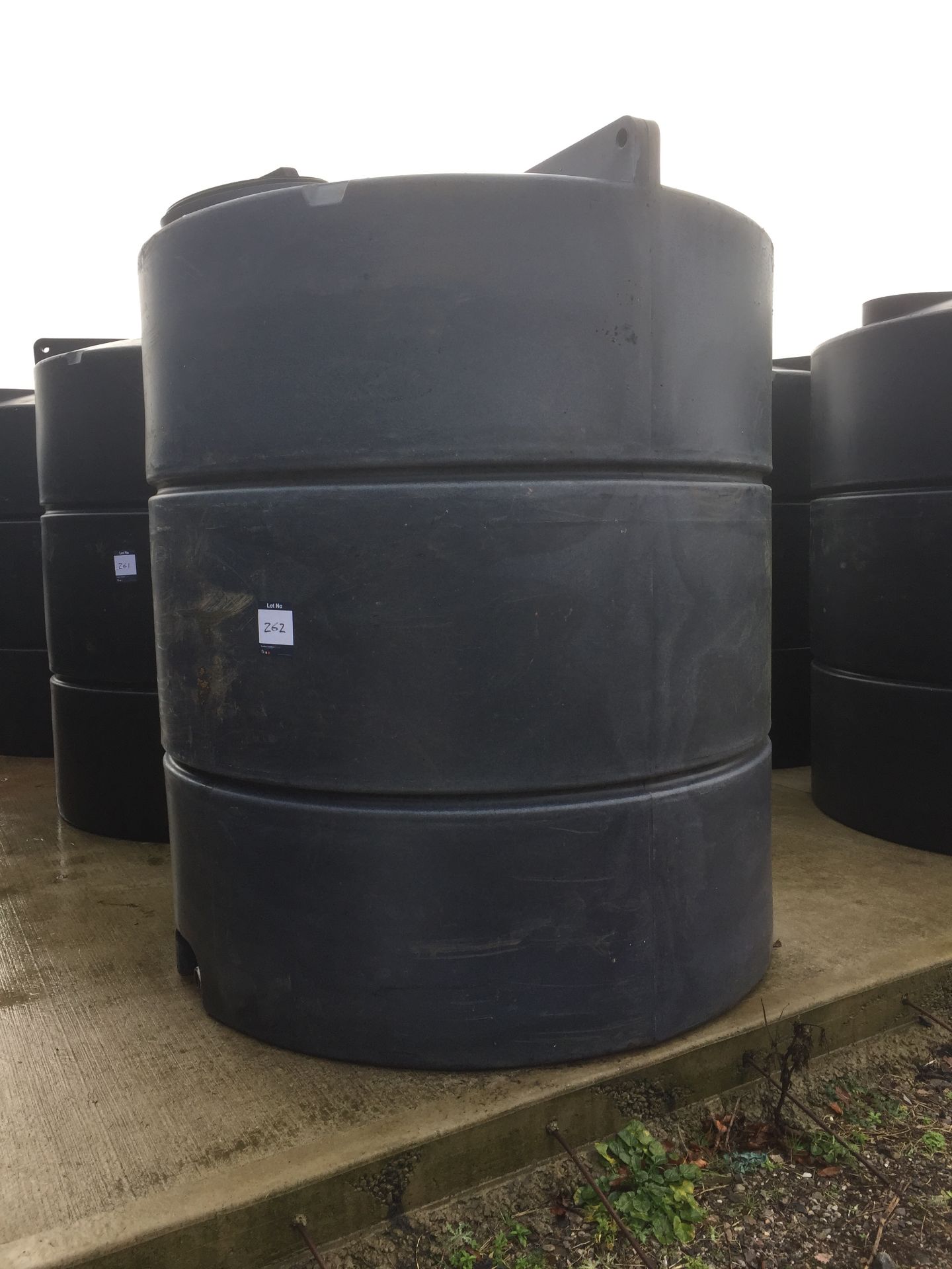 Rigid plastic c. 400 litre water tank (no valve)