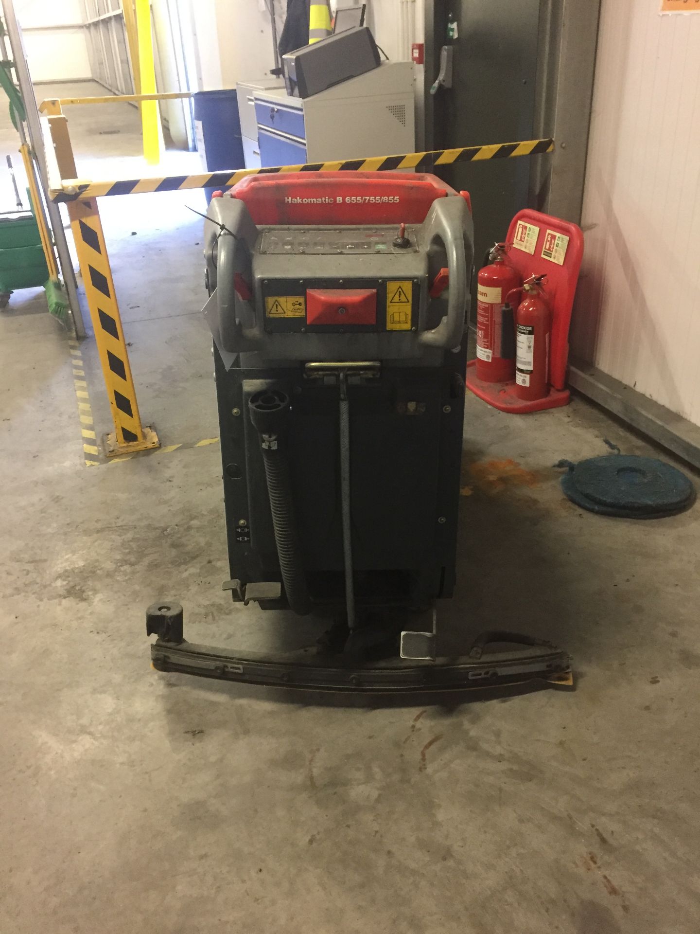 Hako Hakomatic B655 battery operated pedestrian floor scrubber, Serial No. 10033403 - Image 3 of 4