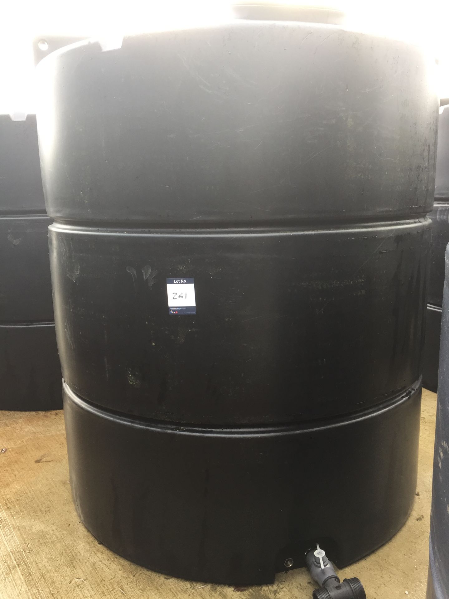 Rigid plastic c. 400 litre water tank (no lid)