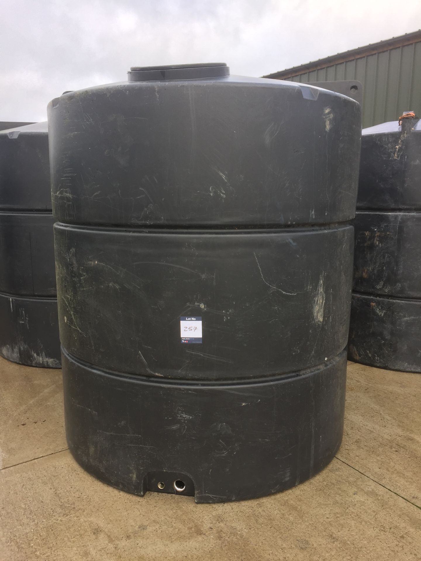 Rigid plastic c. 400 litre water tank (no lid or valve)