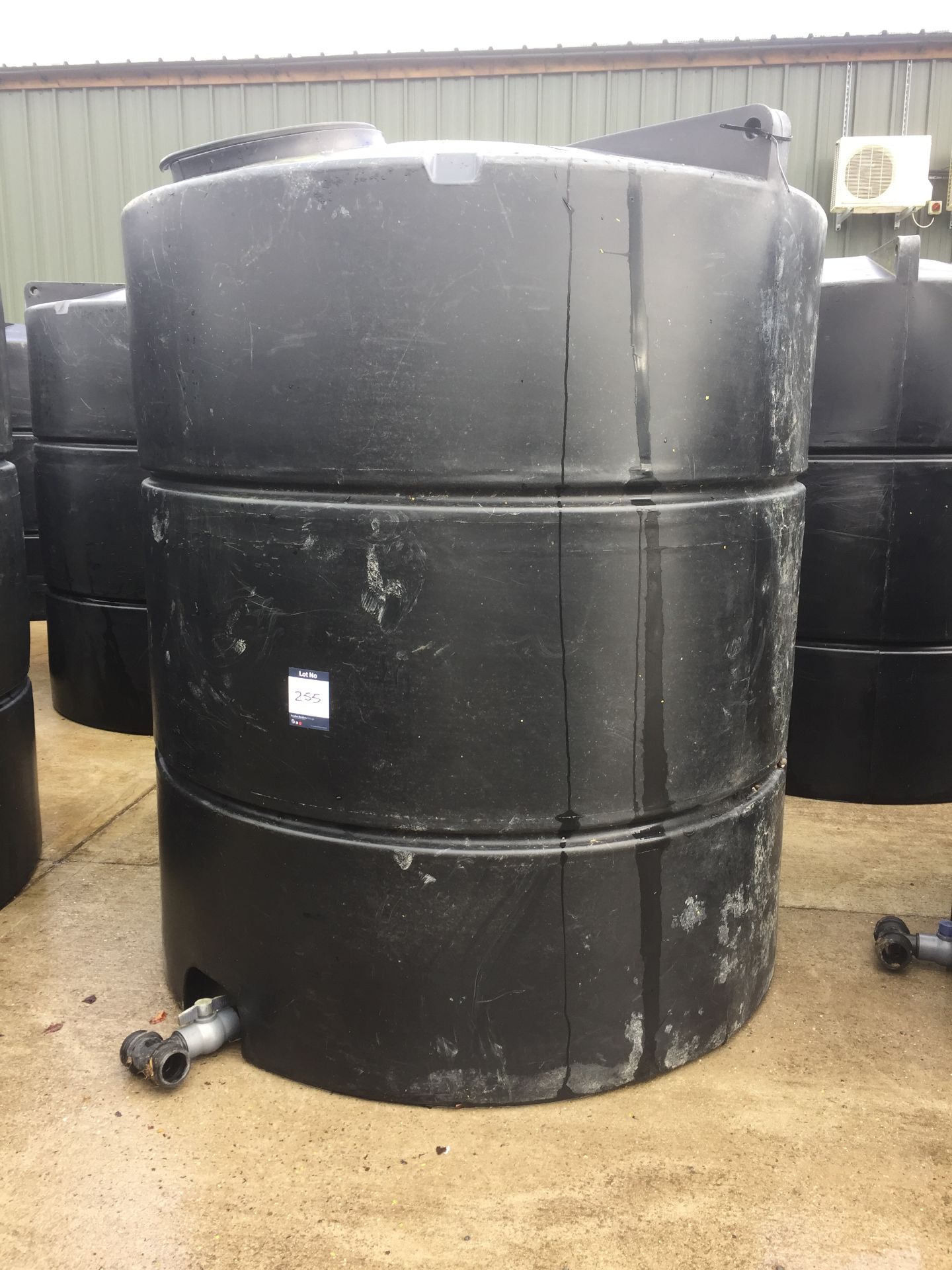 Rigid plastic c. 400 litre water tank (no lid)