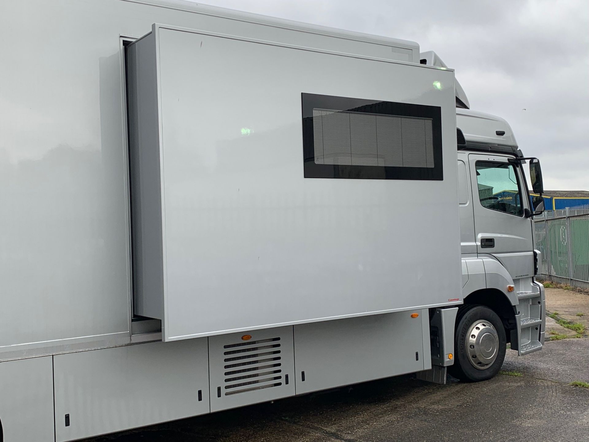 Mercedes Axor 1843 LS 6x2 Double Sleeper Cab Chassis fitted Conestoga Type CDS two car Race - Bild 5 aus 38