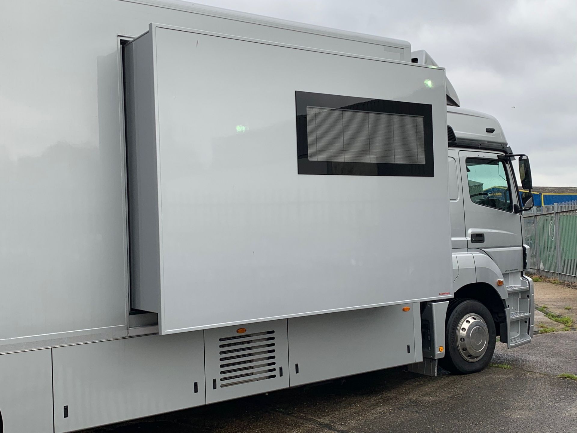 Mercedes Axor 1843 LS 6x2 Double Sleeper Cab Chassis fitted Conestoga Type CDS two car Race - Image 5 of 38