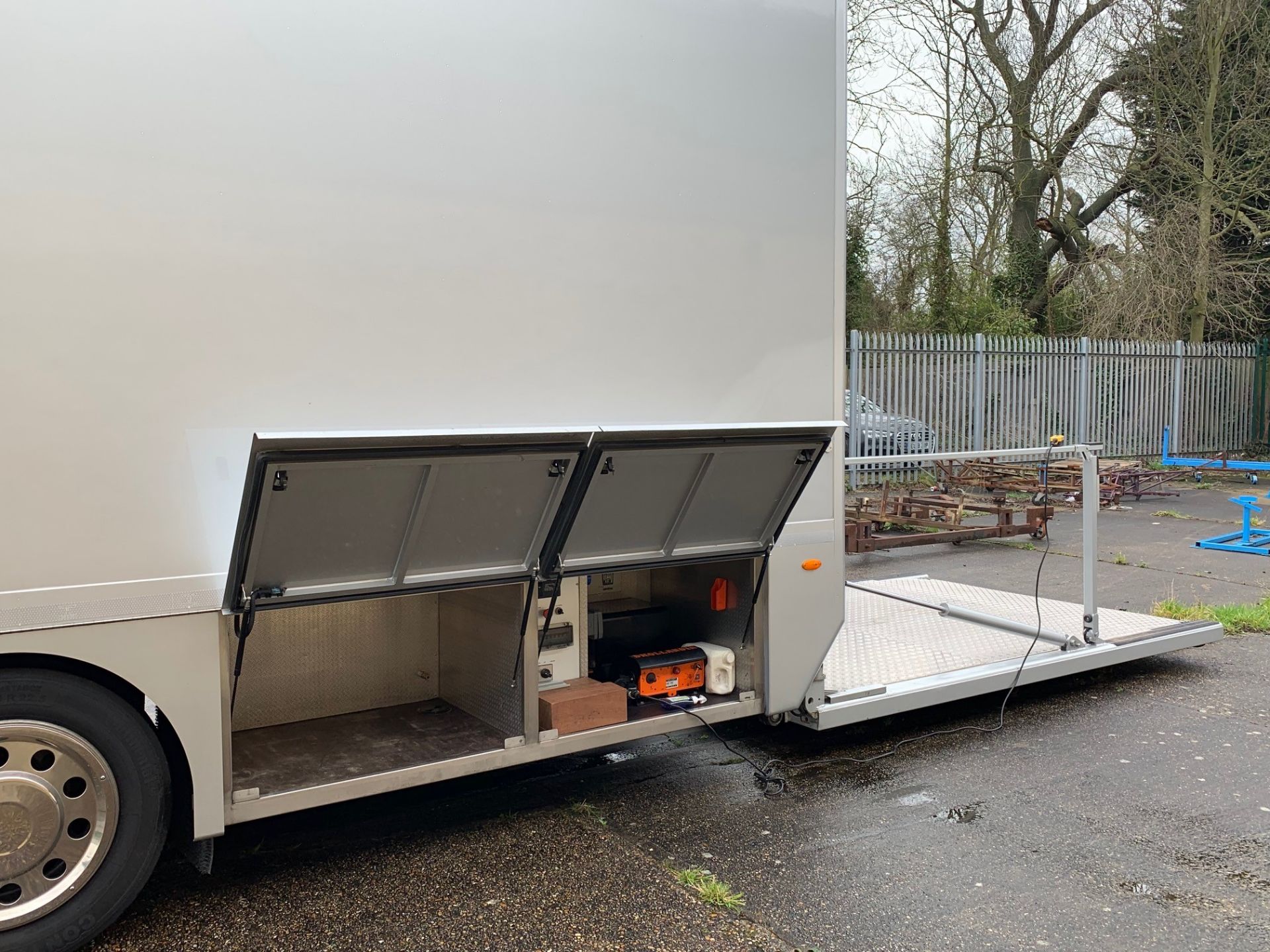 Mercedes Axor 1843 LS 6x2 Double Sleeper Cab Chassis fitted Conestoga Type CDS two car Race - Image 17 of 38