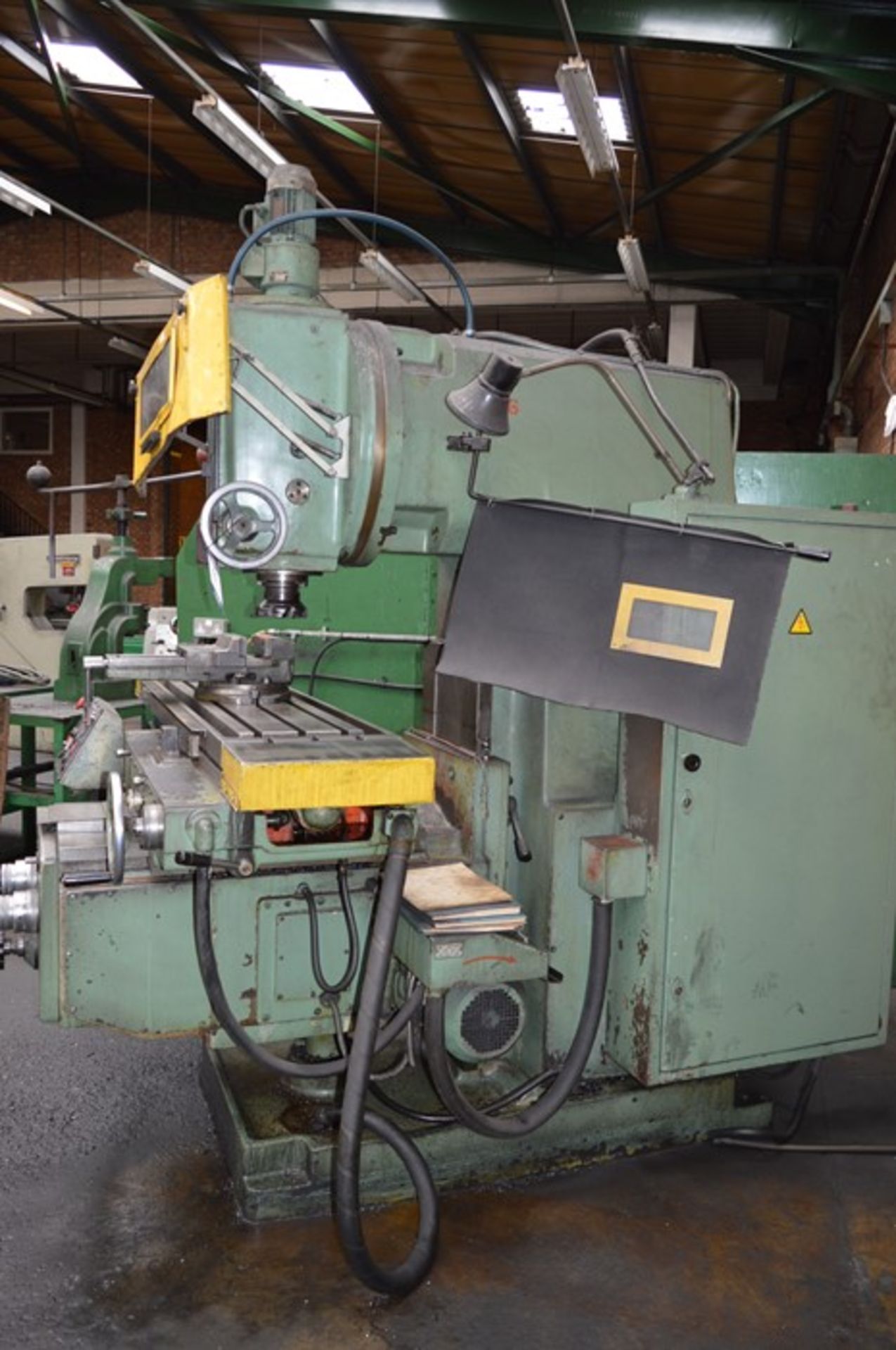 Stanko, 6T13 vertical knee type milling machine, Serial No. 22, heavy duty swivel base milling - Image 2 of 8